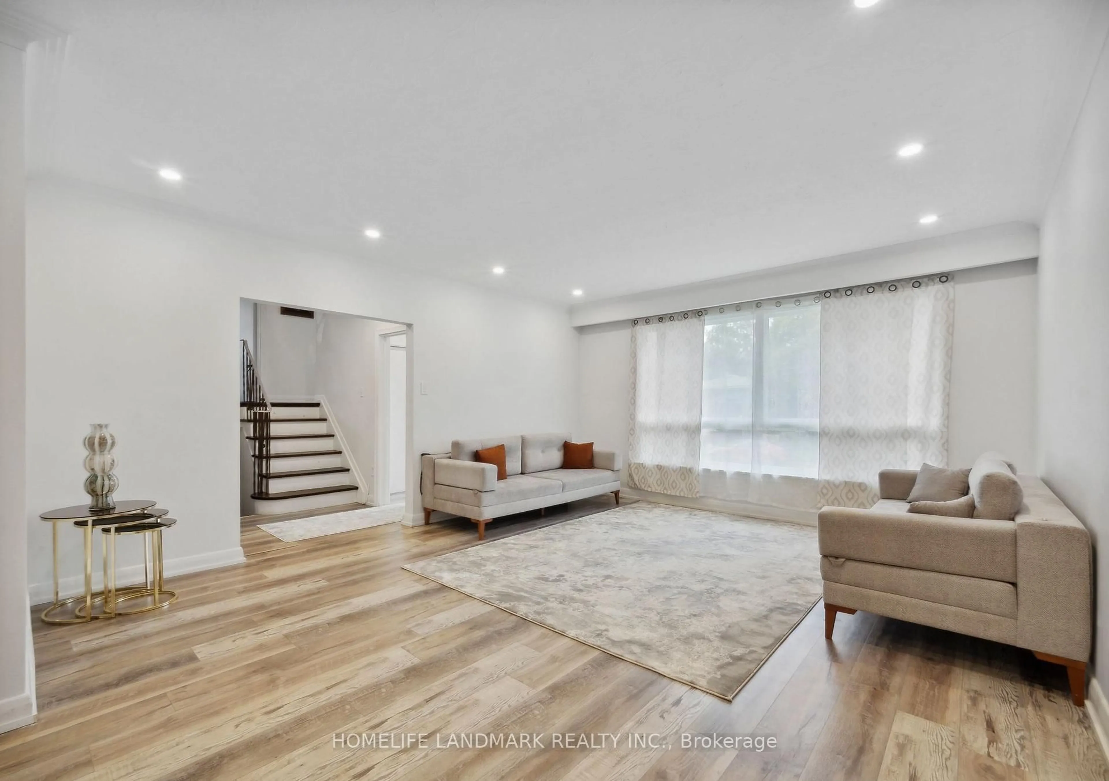 Living room with furniture, unknown for 174 Pannahill Rd, Toronto Ontario M3H 4N7