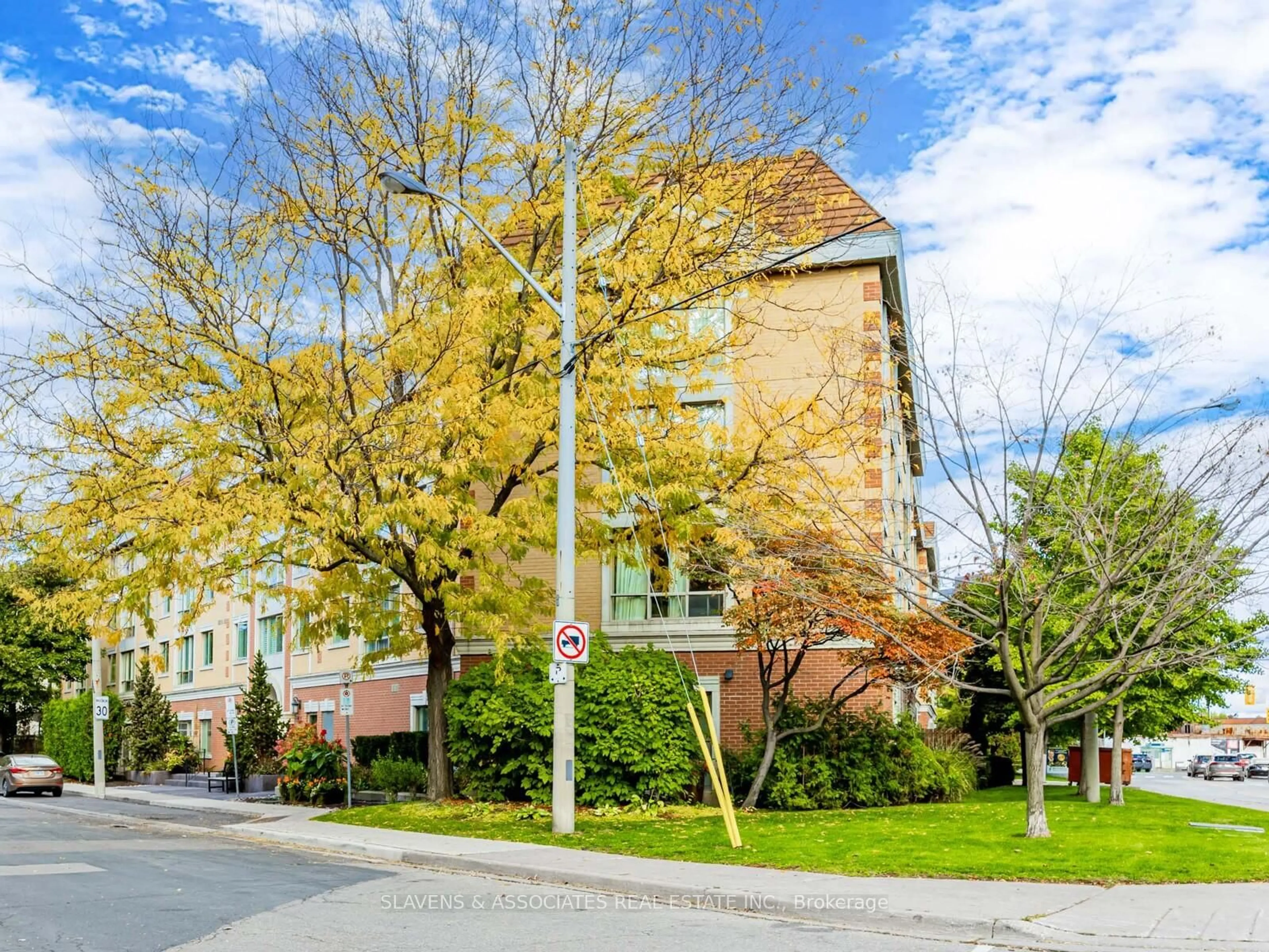 Home with brick exterior material, street for 211 Randolph Rd #216, Toronto Ontario M4G 4H1