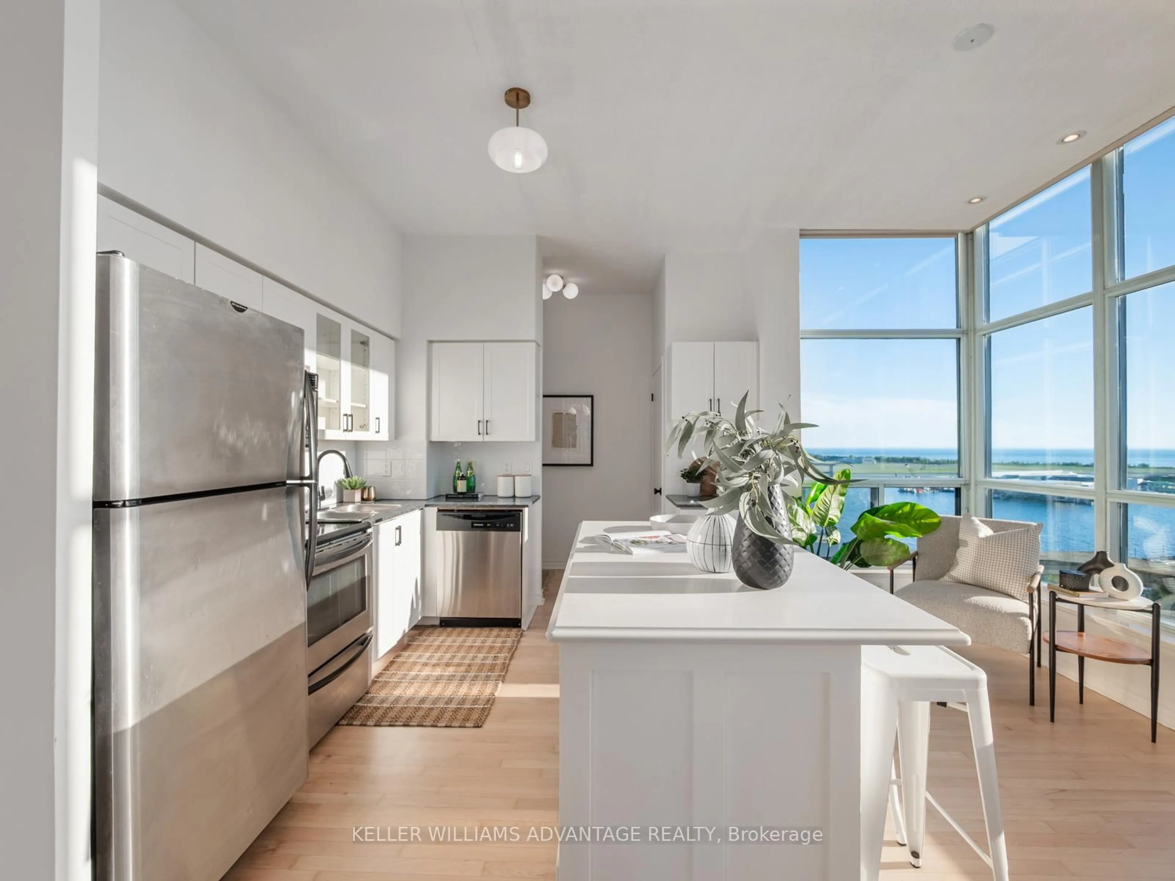 Contemporary kitchen, ceramic/tile floor for 410 Queens Quay #UPH3, Toronto Ontario M5V 3T1