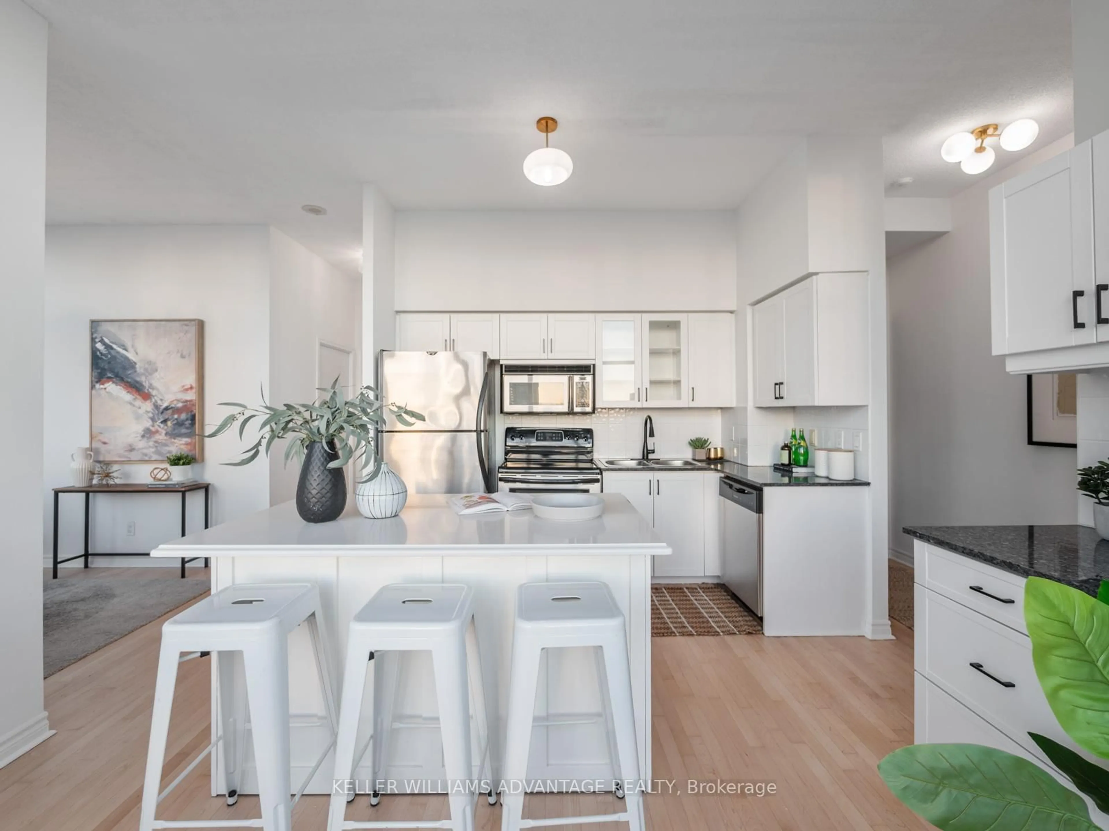 Open concept kitchen, unknown for 410 Queens Quay #UPH3, Toronto Ontario M5V 3T1