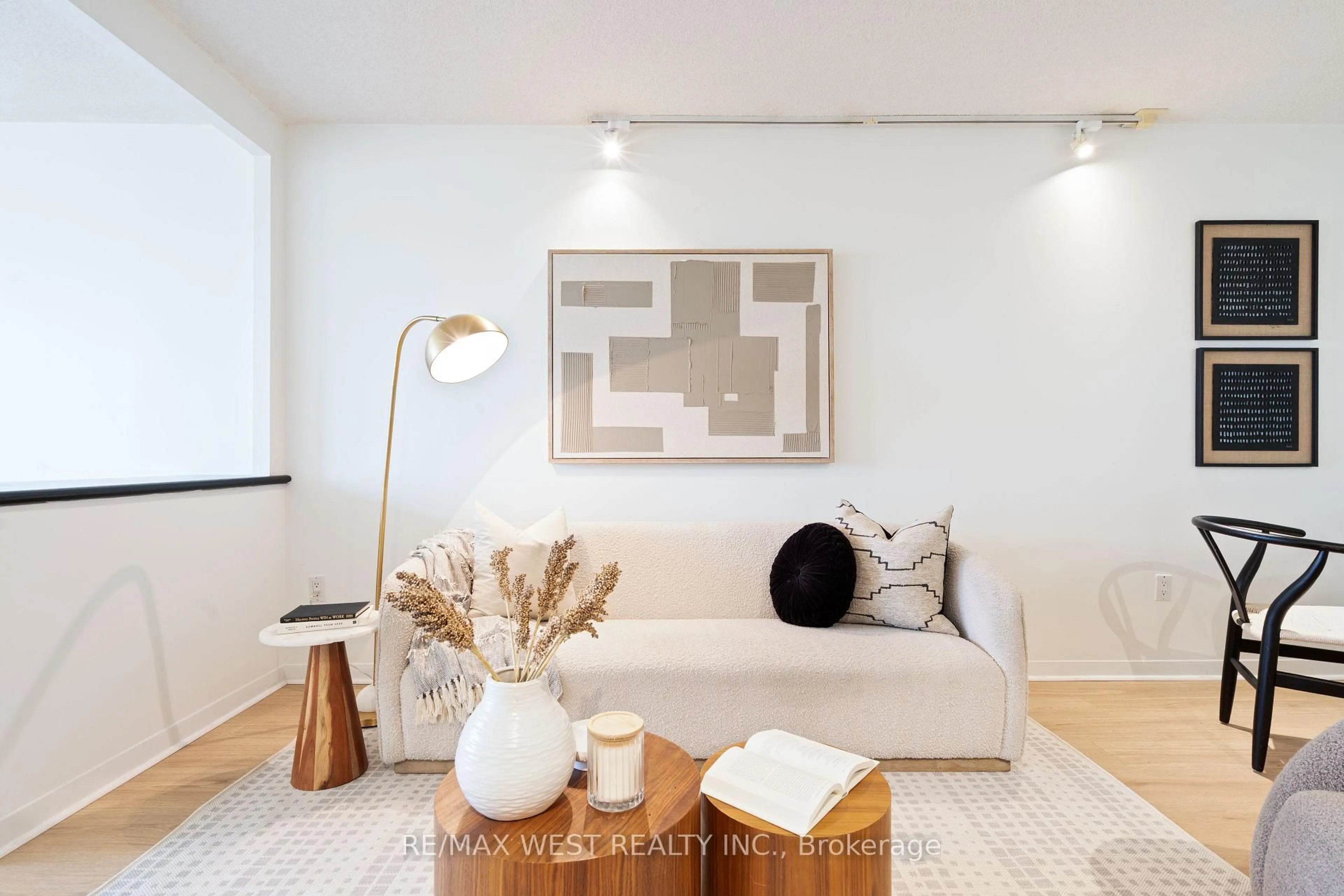 Living room with furniture, unknown for 1001 Bay St #2002, Toronto Ontario M5S 3A6