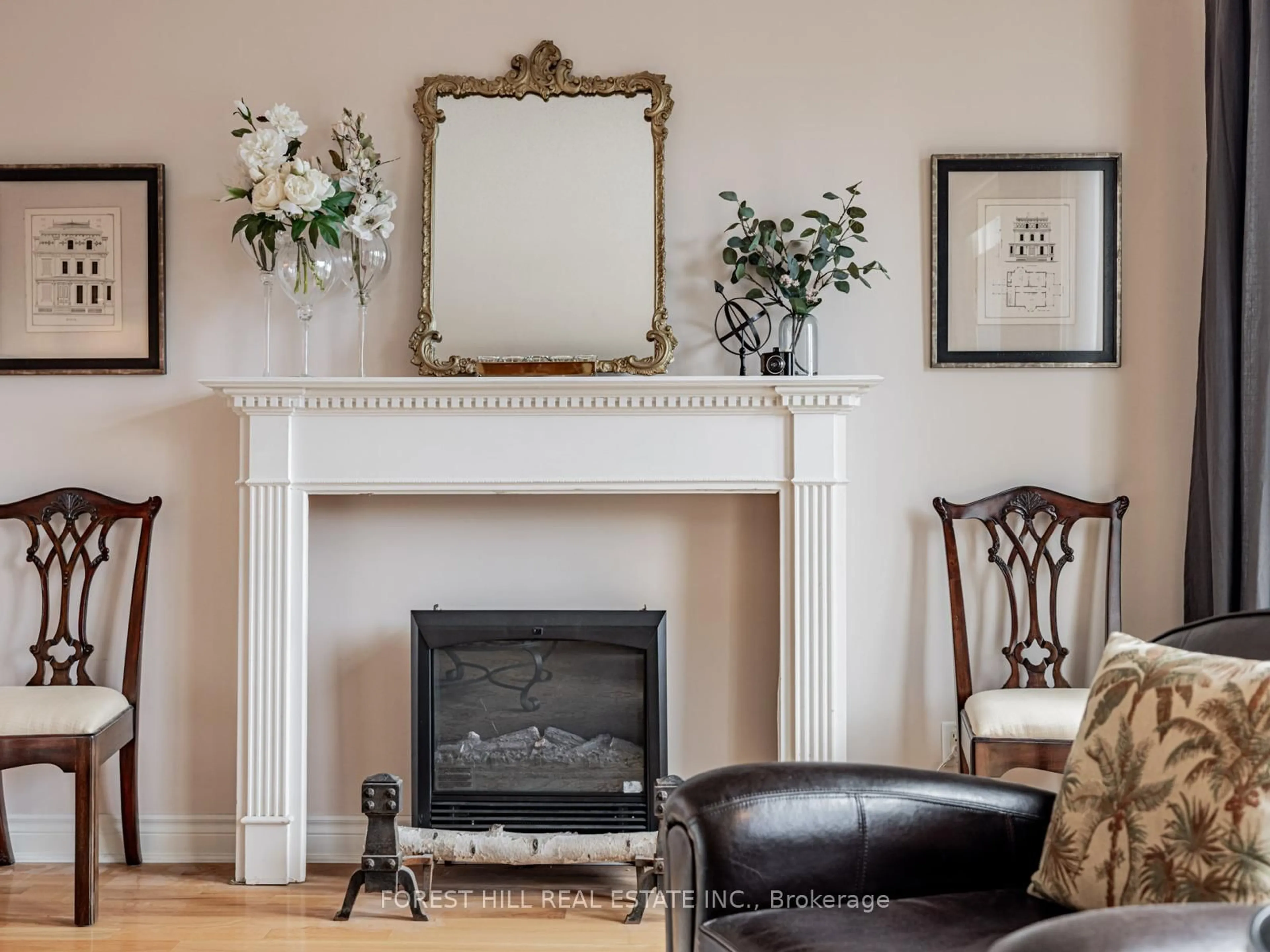 Living room with furniture, wood/laminate floor for 2 Clairtrell Rd #TH-A, Toronto Ontario M2N 7H5