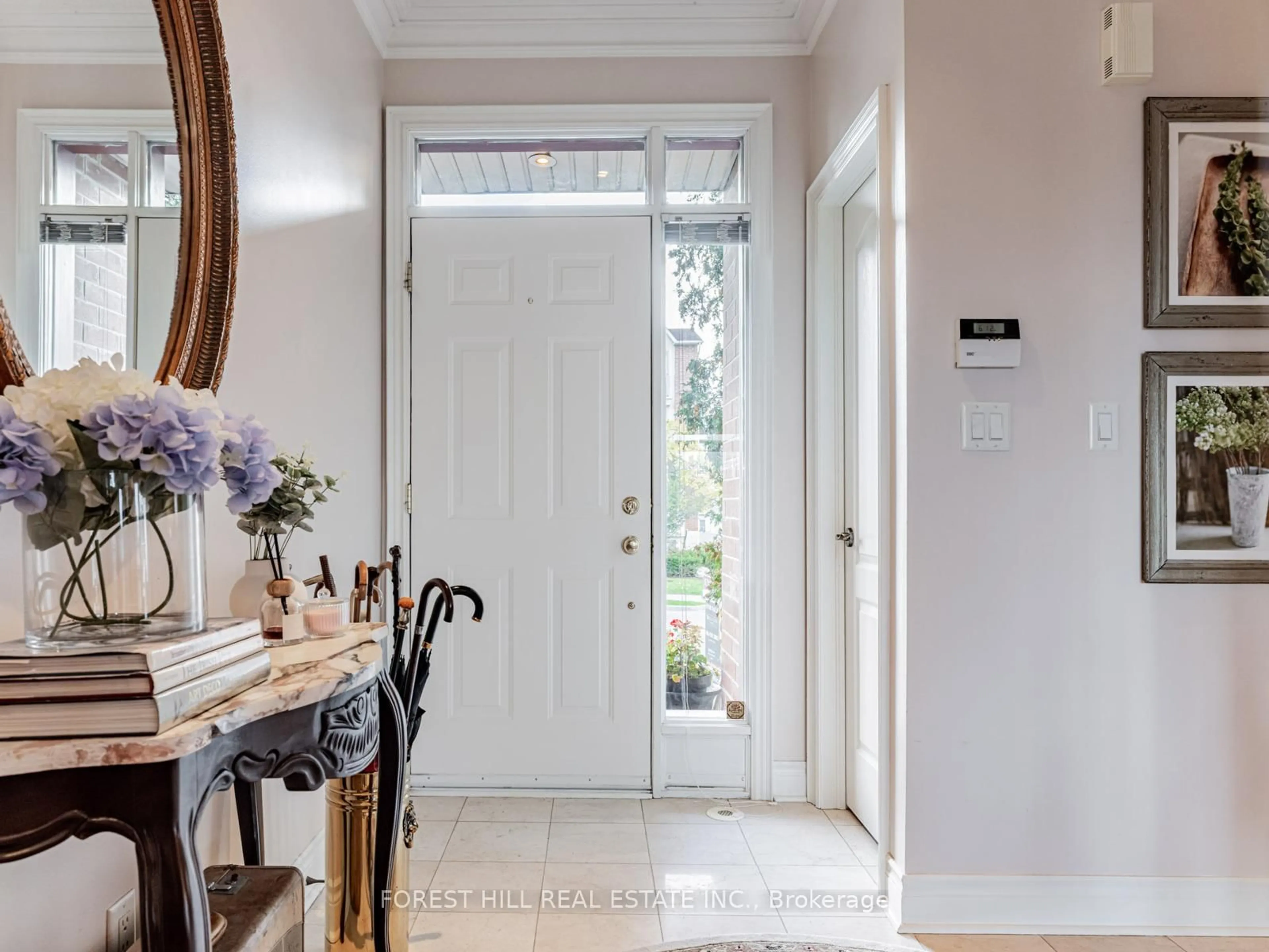 Indoor entryway for 2 Clairtrell Rd #TH-A, Toronto Ontario M2N 7H5