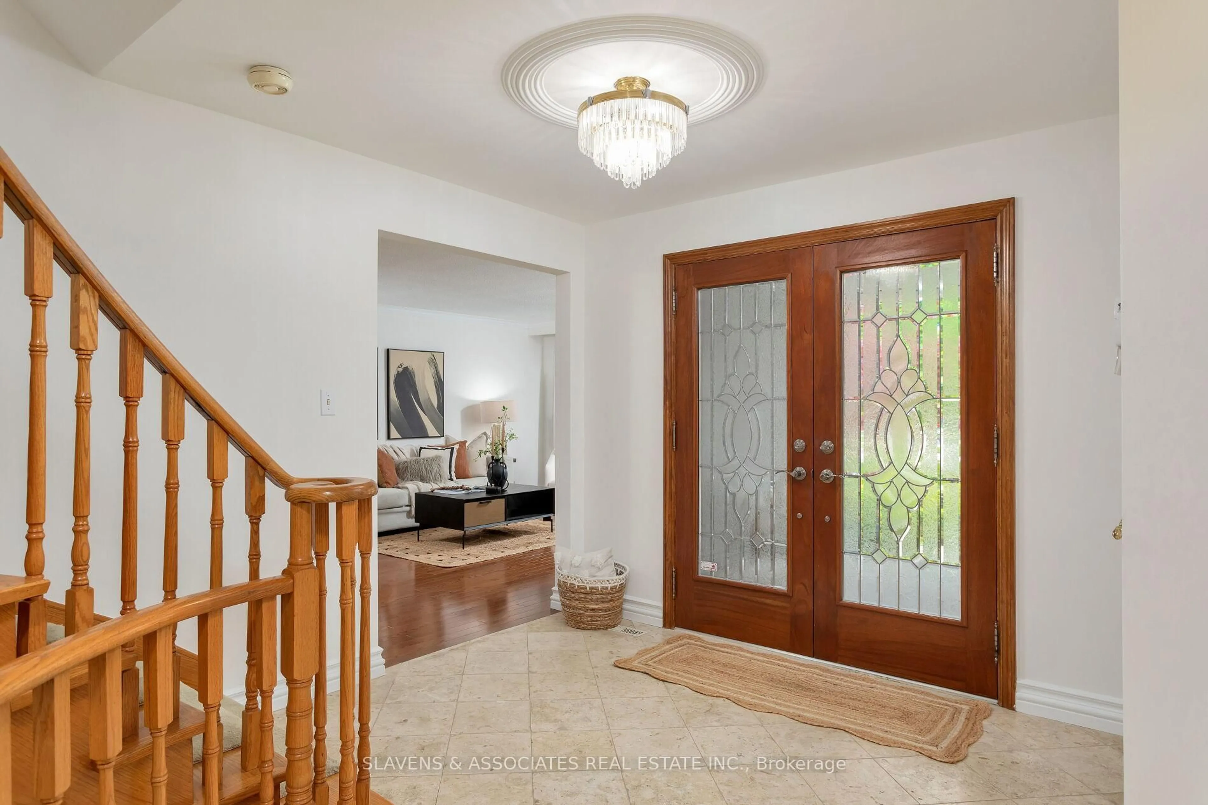 Indoor entryway for 19 Holita Rd, Toronto Ontario M2M 4C1