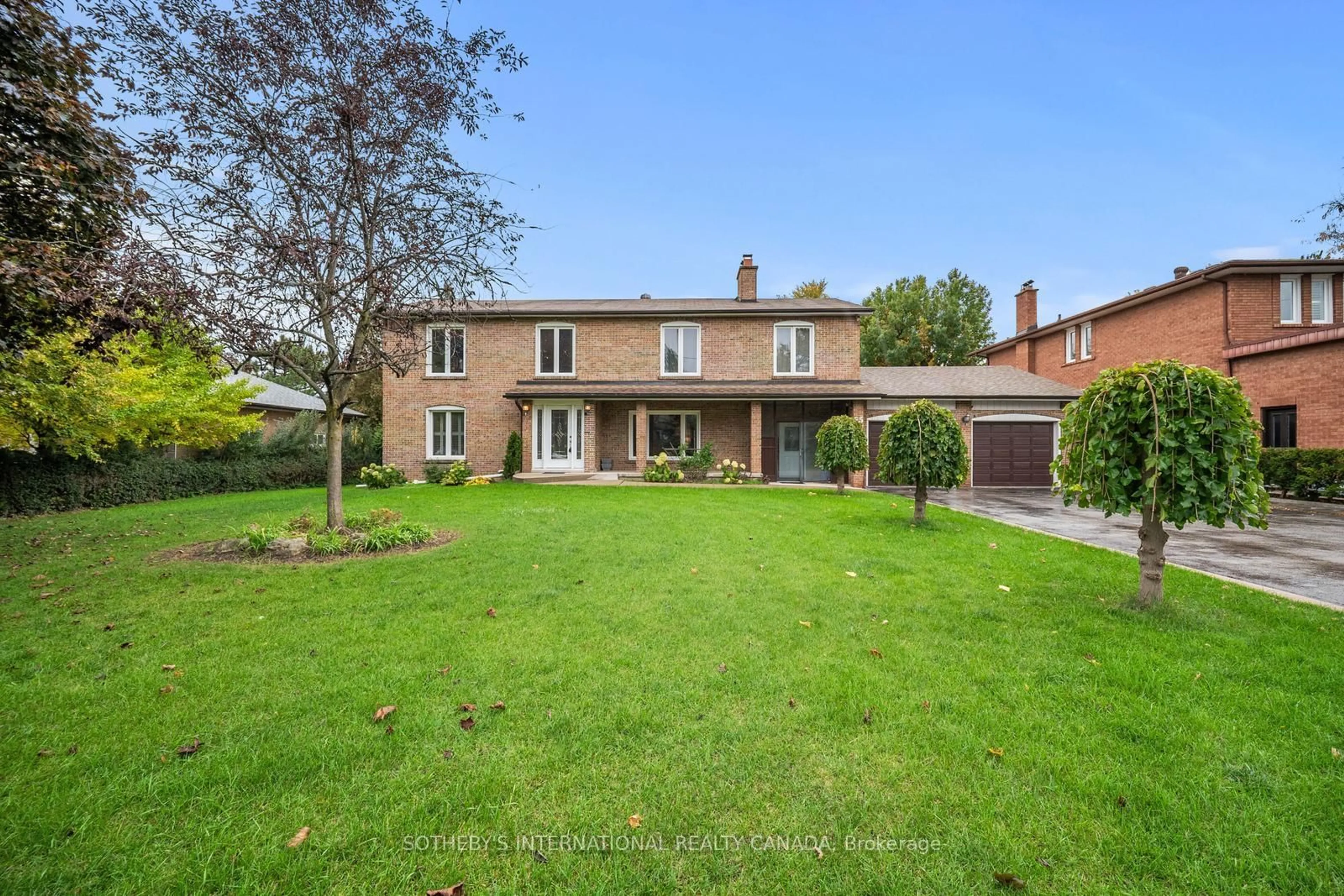 A pic from outside/outdoor area/front of a property/back of a property/a pic from drone, street for 55 Hillside Ave, Toronto Ontario L4K 1W9