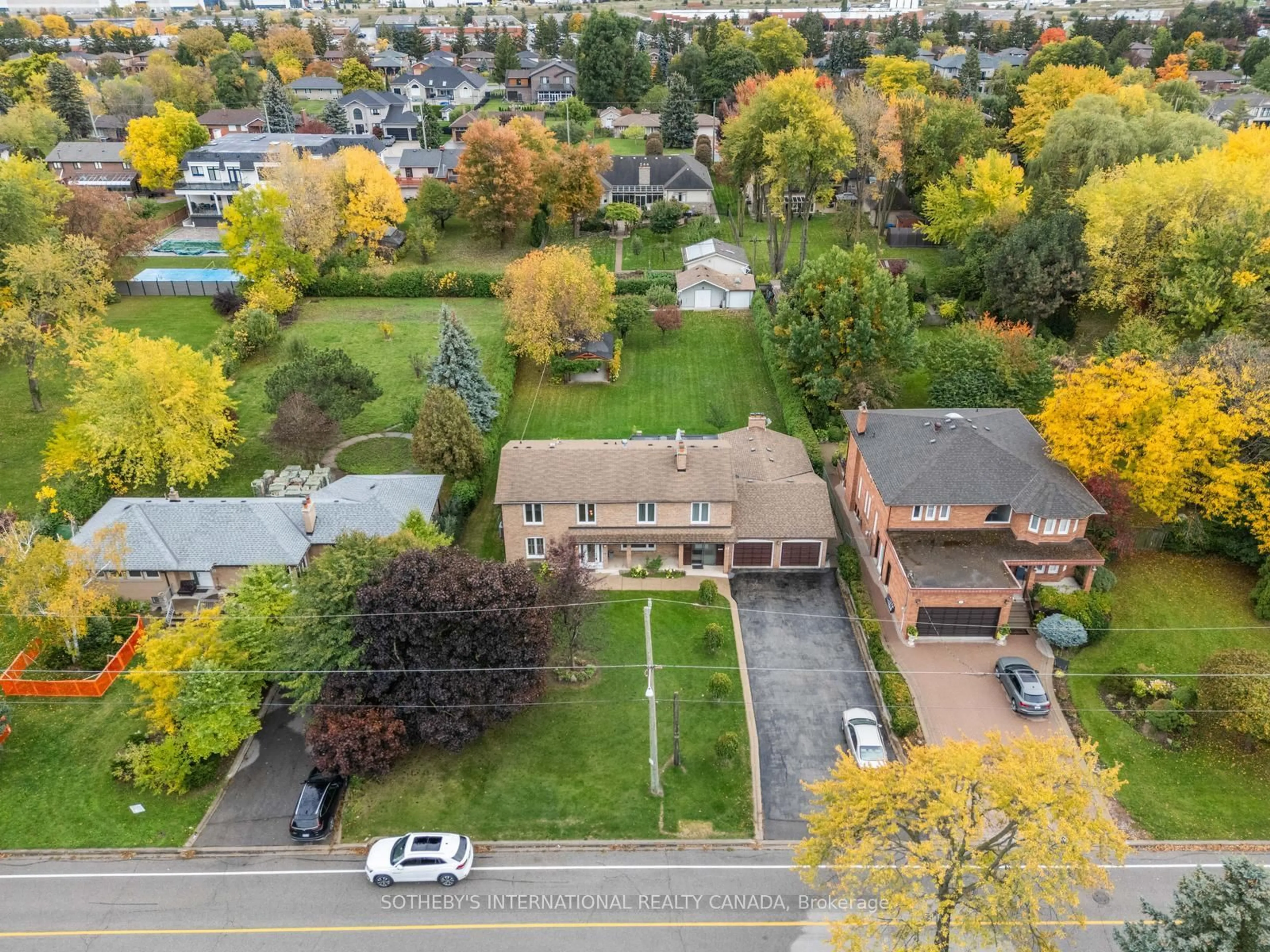 A pic from outside/outdoor area/front of a property/back of a property/a pic from drone, street for 55 Hillside Ave, Vaughan Ontario L4K 1W9