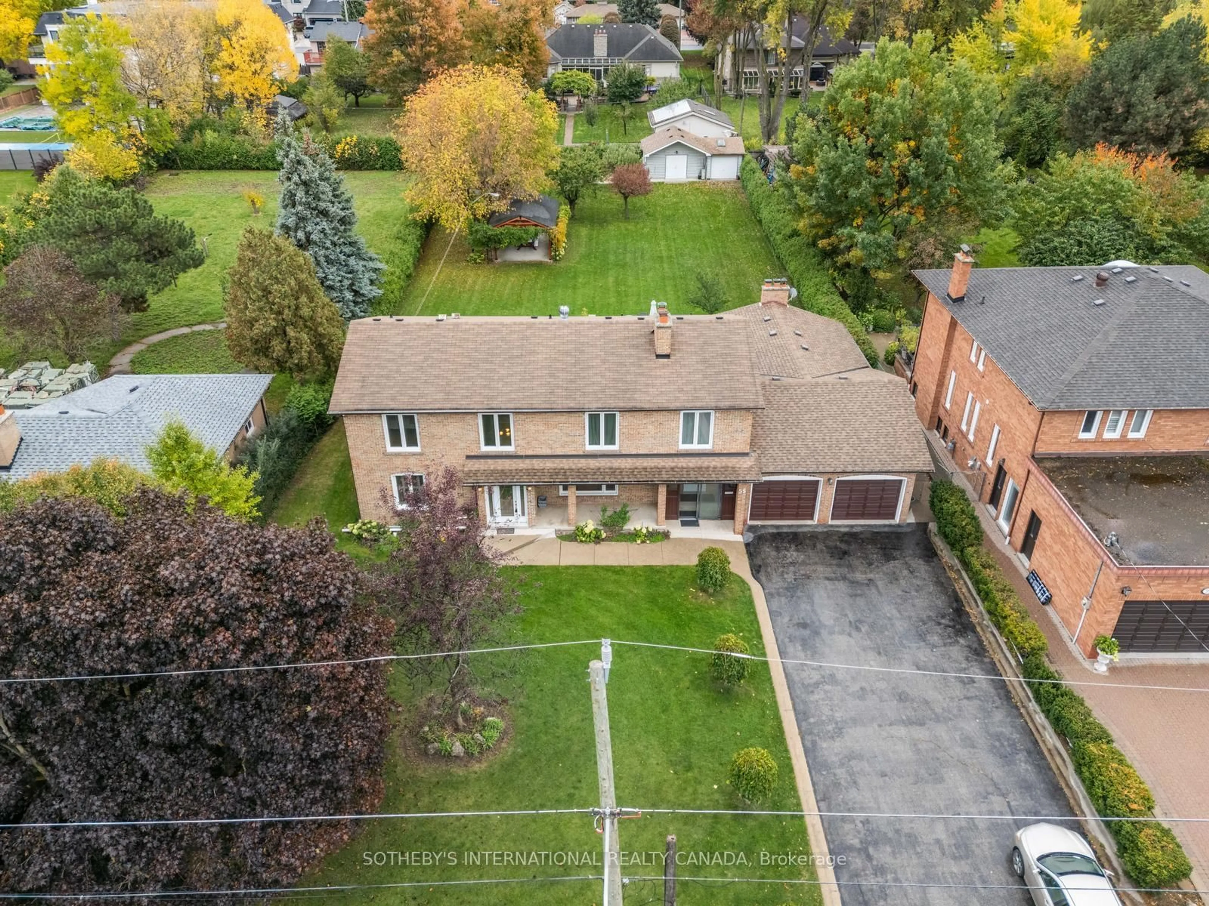 A pic from outside/outdoor area/front of a property/back of a property/a pic from drone, street for 55 Hillside Ave, Vaughan Ontario L4K 1W9