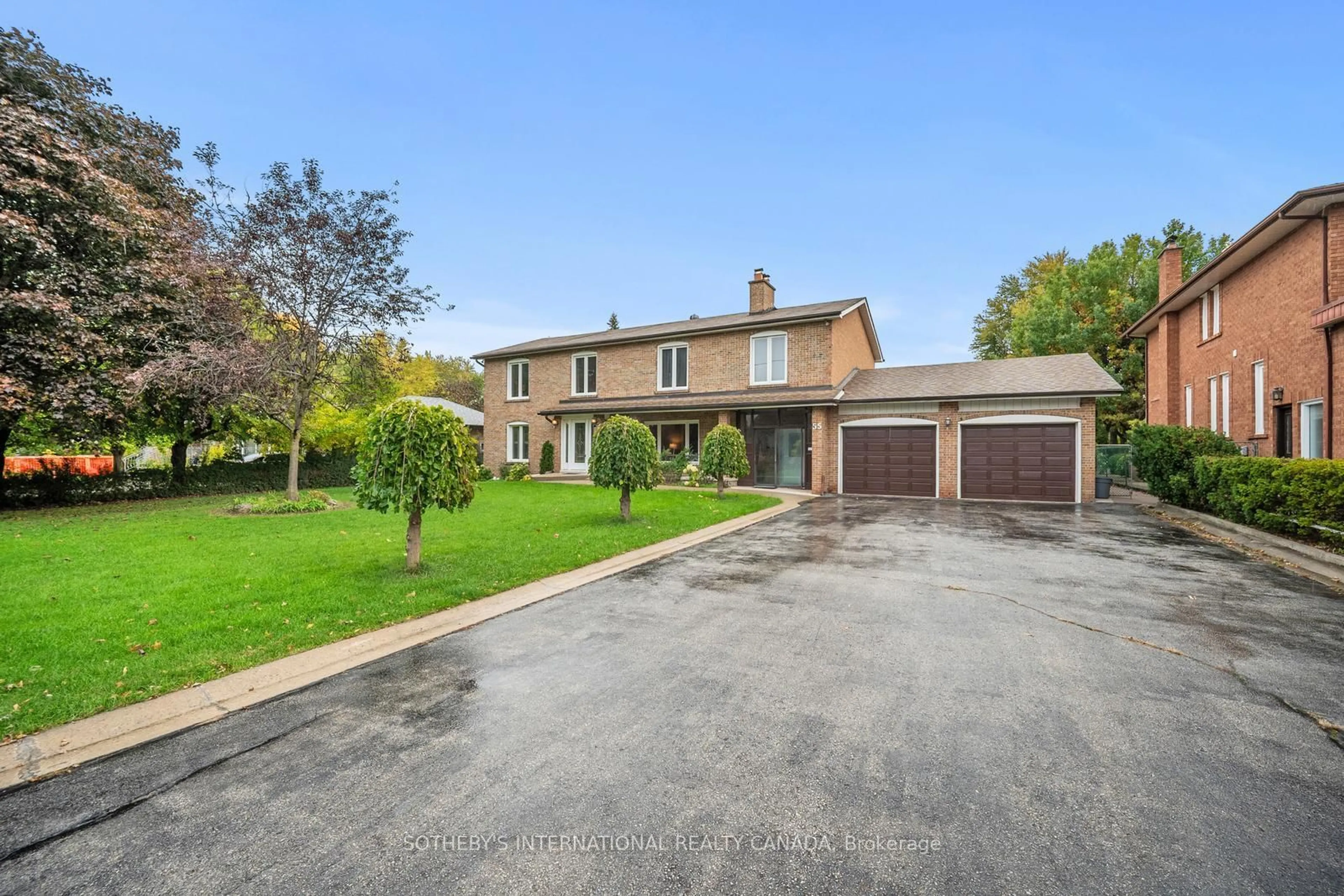 A pic from outside/outdoor area/front of a property/back of a property/a pic from drone, street for 55 Hillside Ave, Vaughan Ontario L4K 1W9