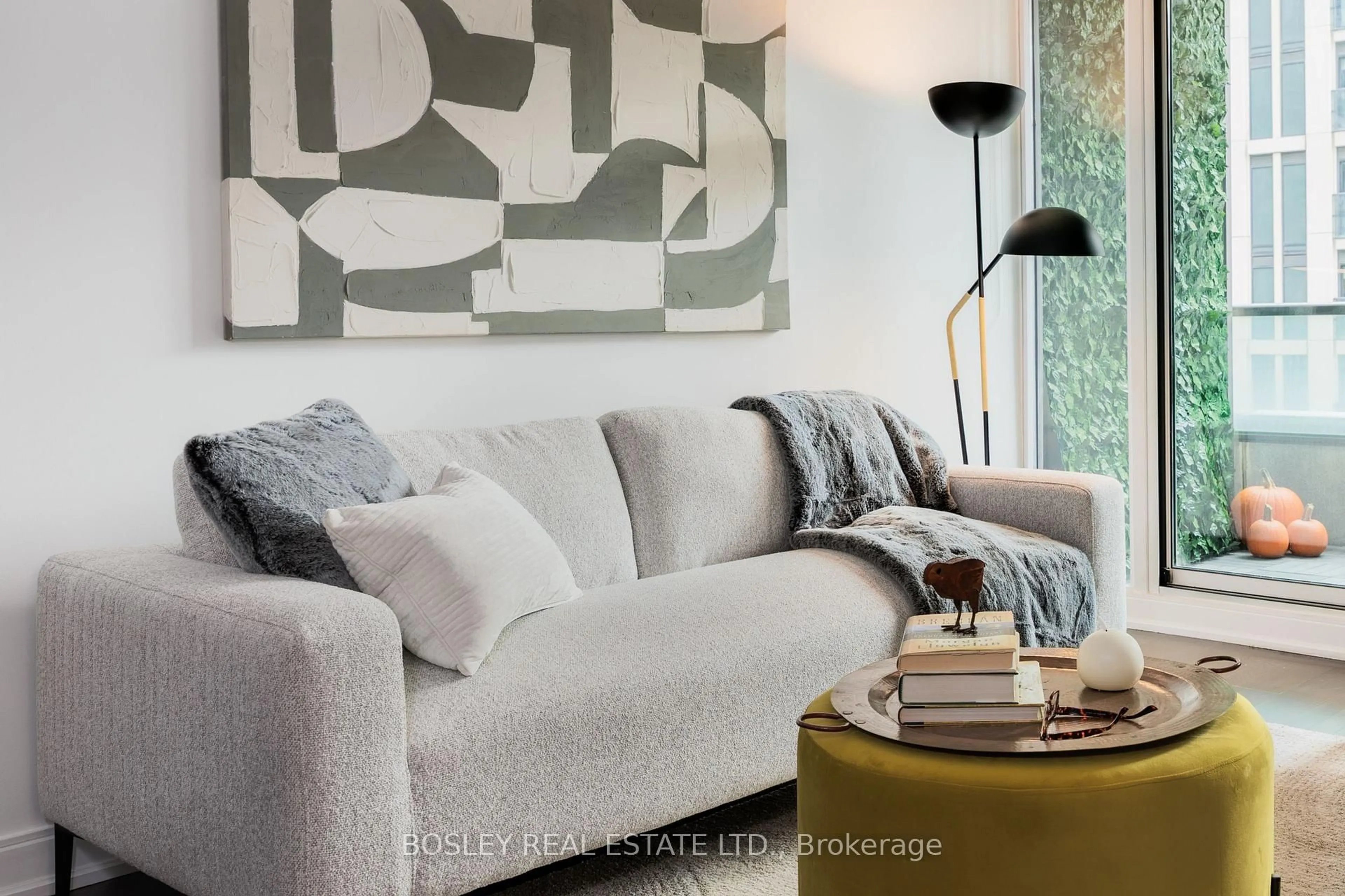 Living room with furniture, unknown for 88 Broadway Ave #711, Toronto Ontario M4P 0A5