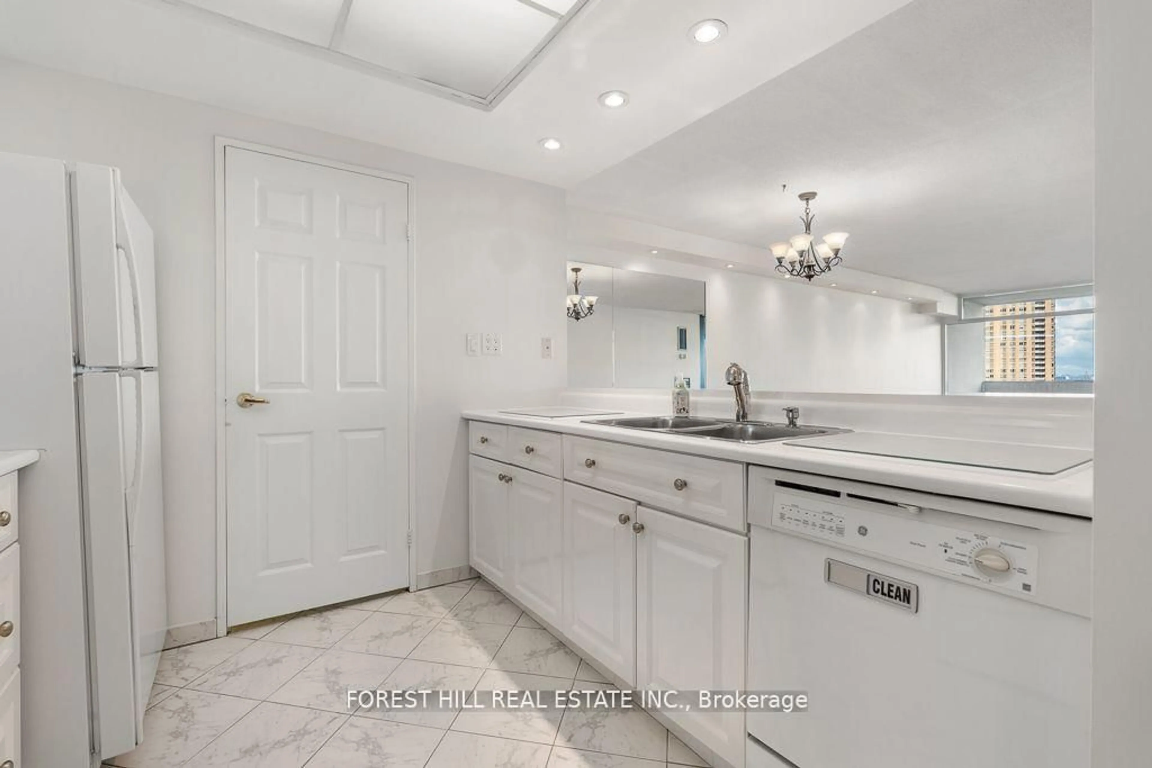 Unknown for 1555 Finch Ave #902, Toronto Ontario M2J 4X9