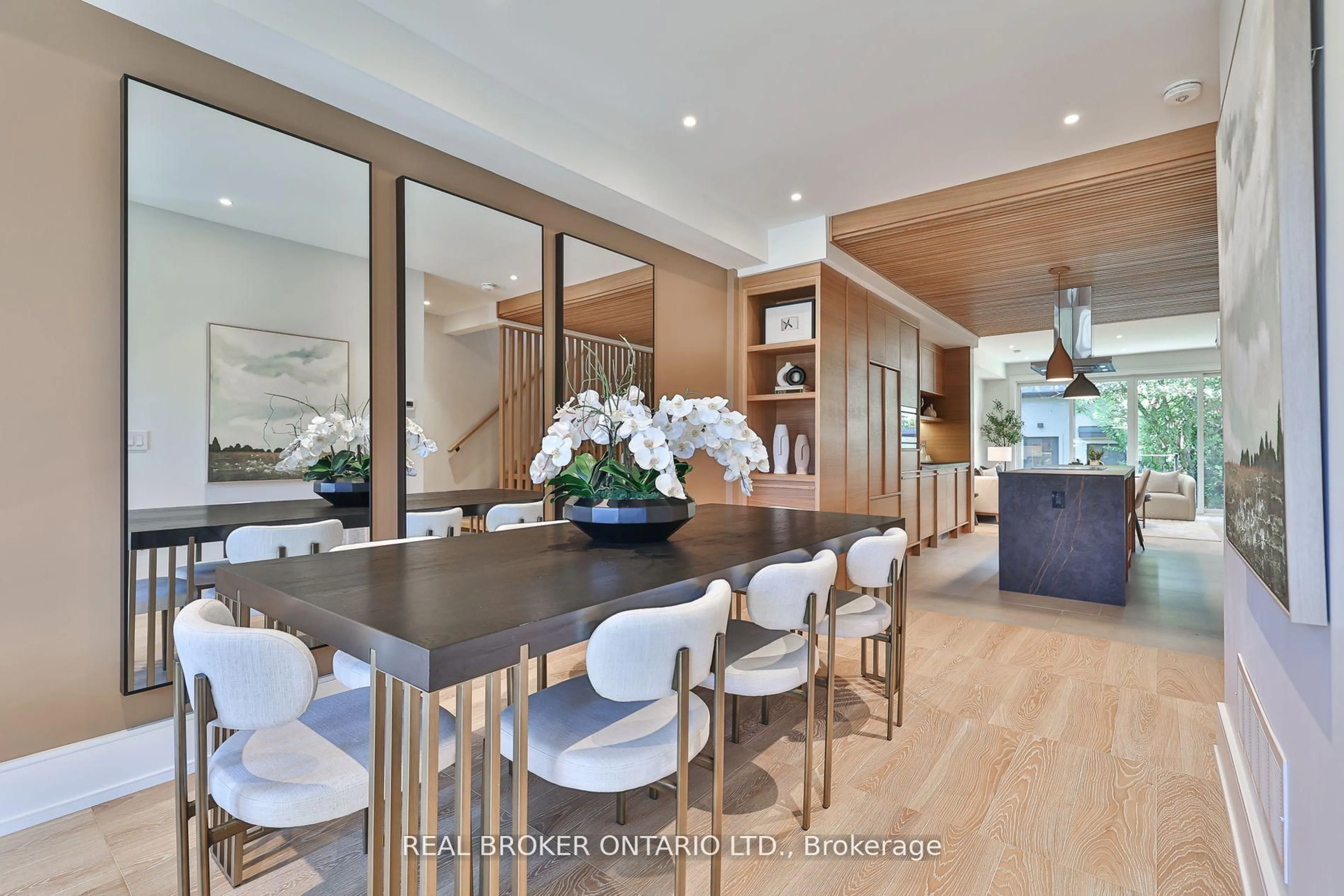 Unknown for 444 Roxton Rd, Toronto Ontario M6G 3R4