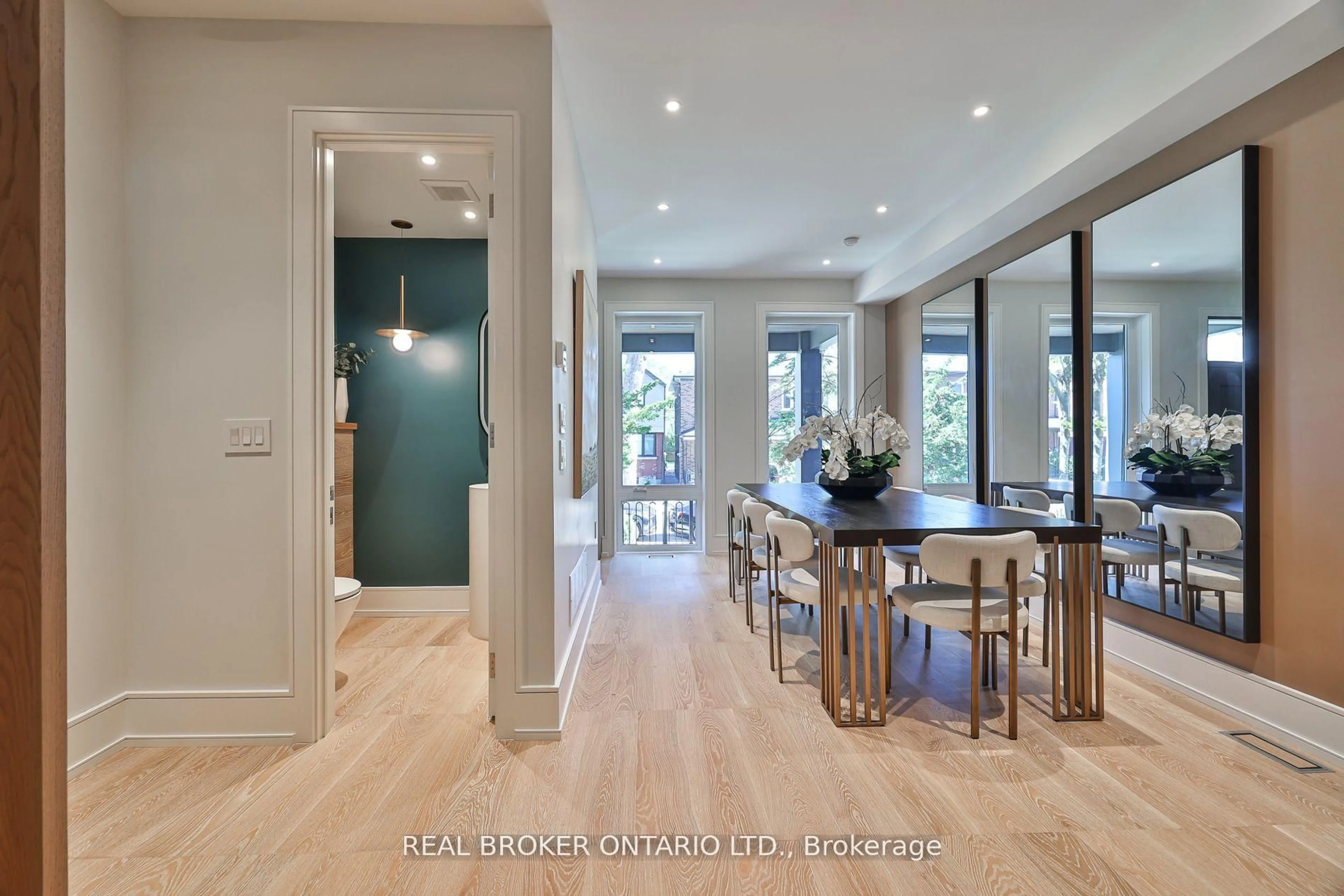 Indoor entryway for 444 Roxton Rd, Toronto Ontario M6G 3R4