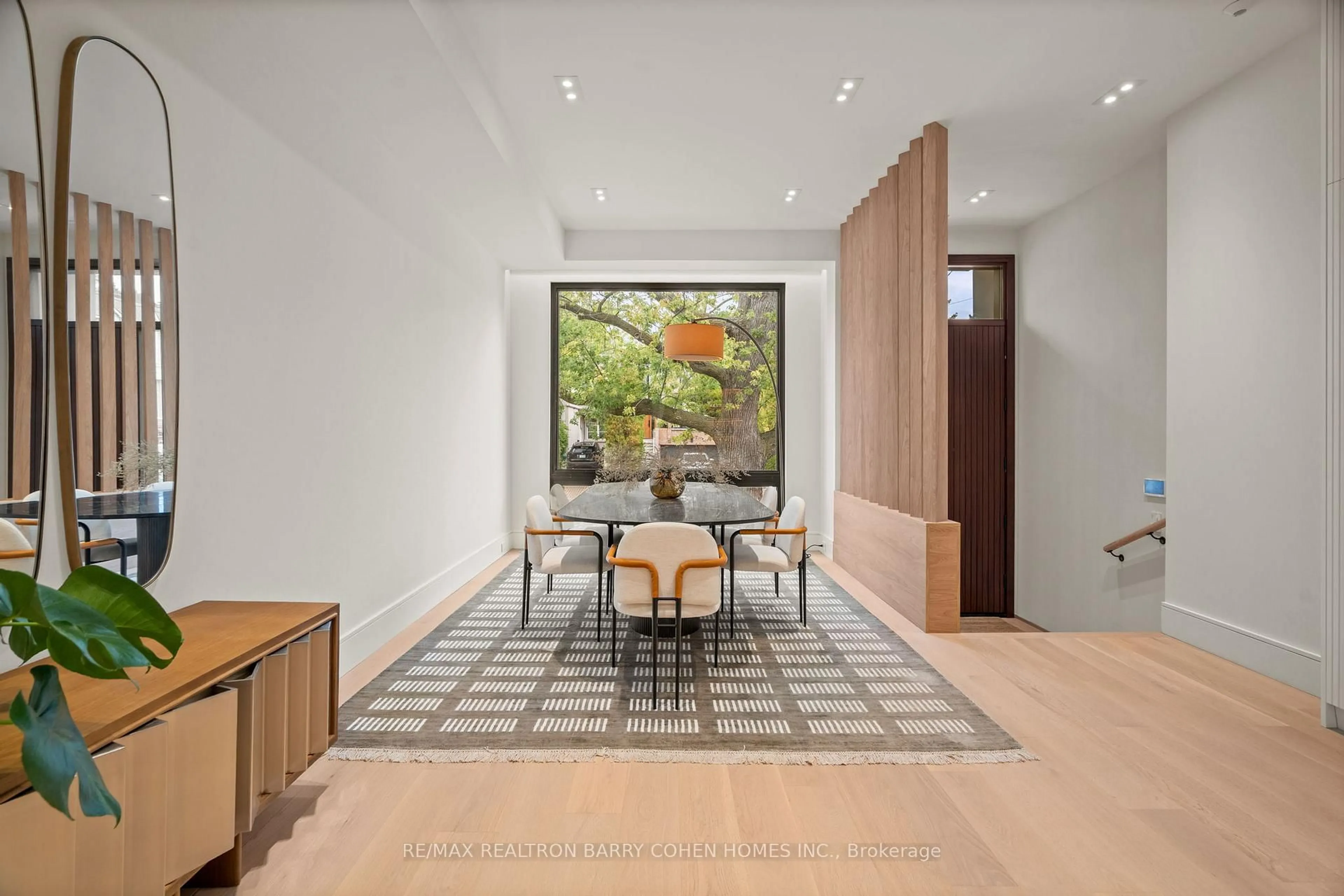 Unknown for 353 Broadway Ave, Toronto Ontario M4P 1W8