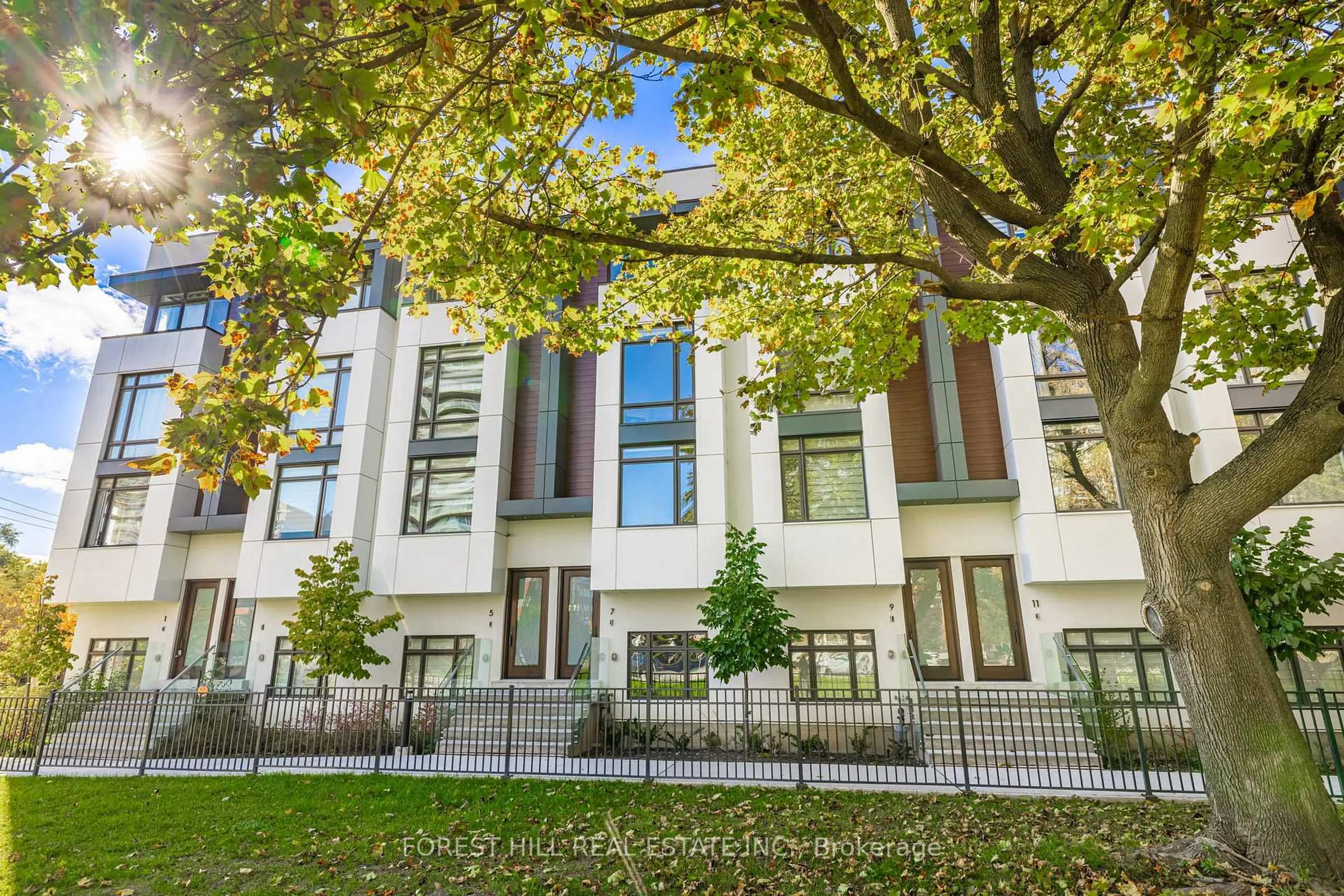 Unknown for 7 Flax Field Lane, Toronto Ontario M4G 1Y4