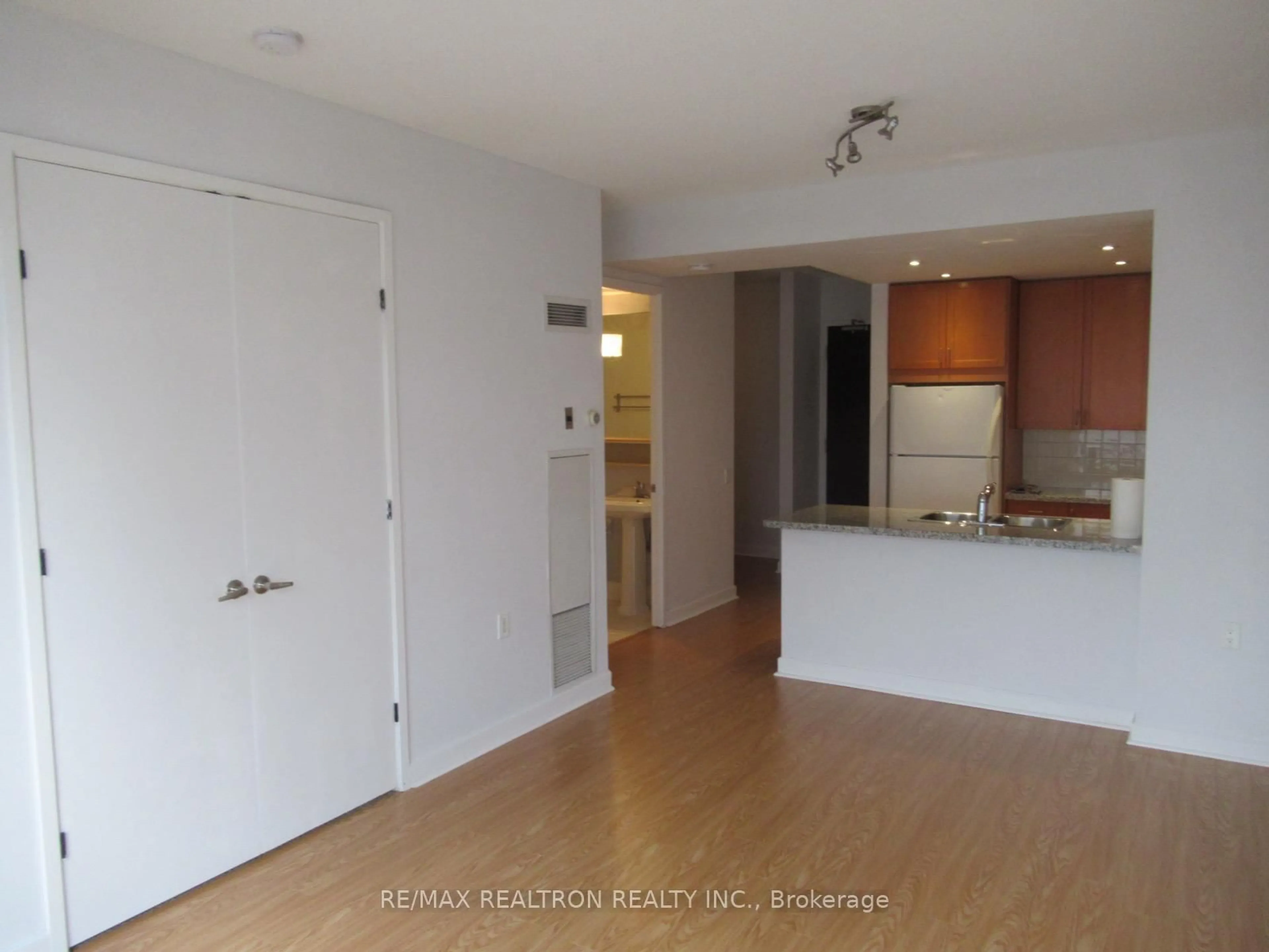 Unknown for 85 Bloor St #1808, Toronto Ontario M4W 3Y1