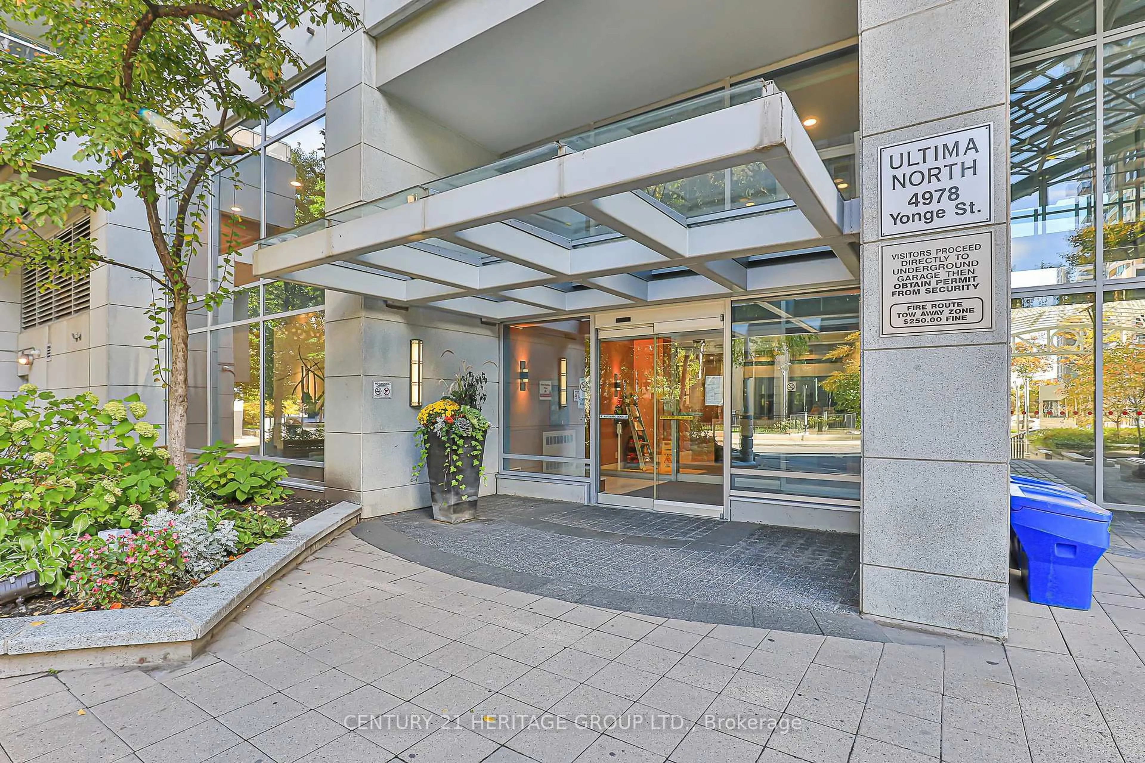 Indoor foyer for 4978 Yonge St #501, Toronto Ontario M2N 7G8