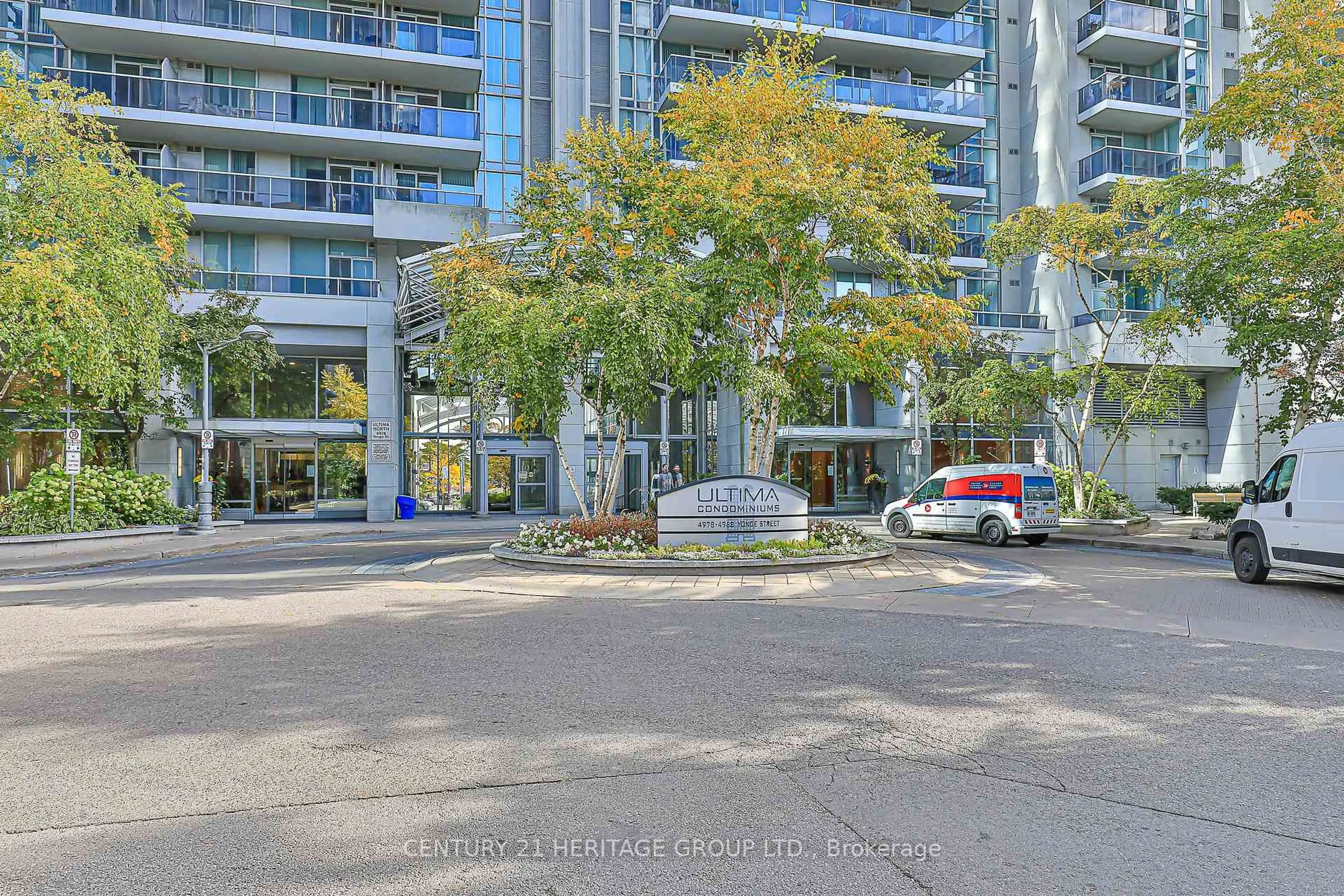Indoor foyer for 4978 Yonge St #501, Toronto Ontario M2N 7G8