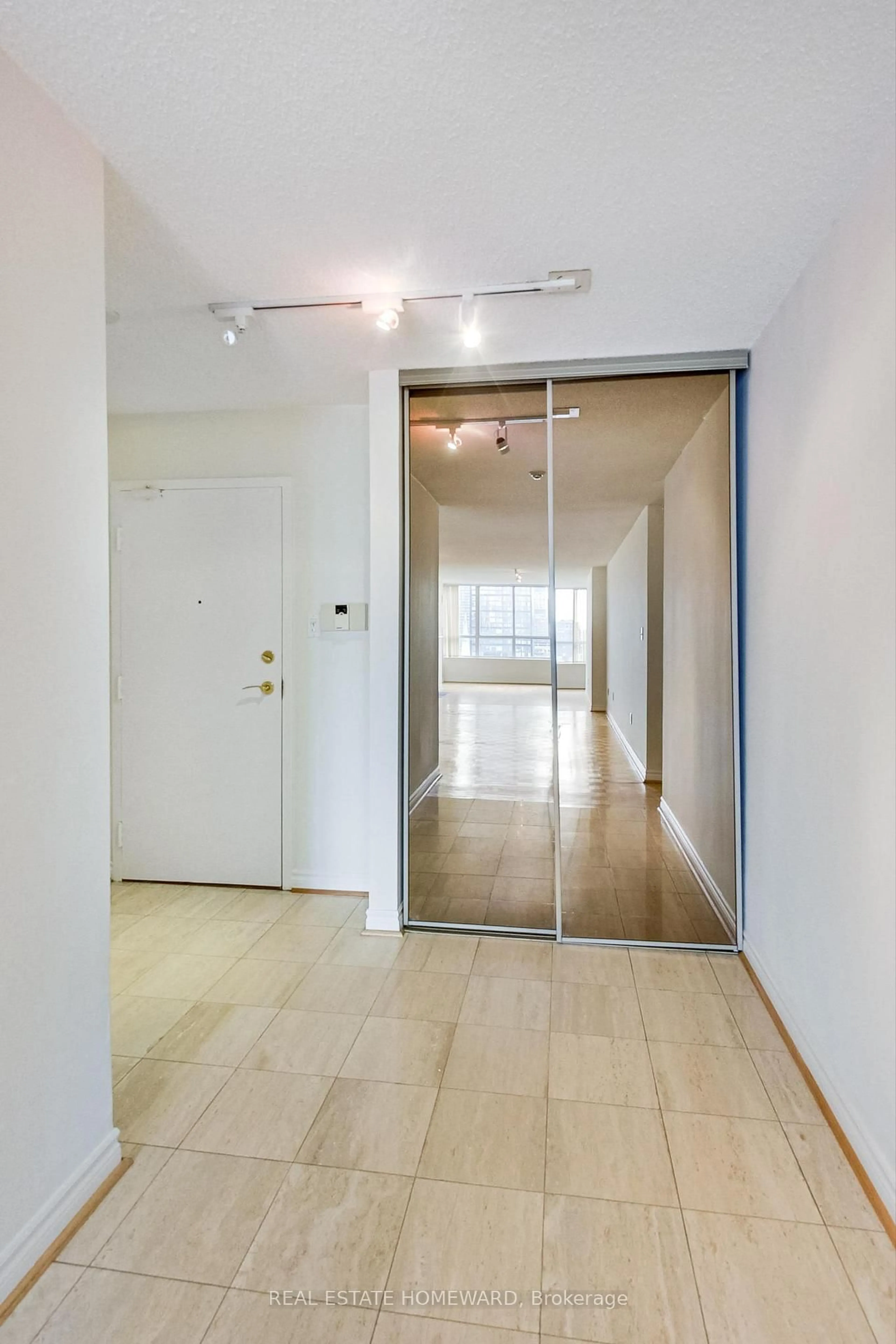 Indoor foyer for 130 Carlton St ##1405, Toronto Ontario M5A 4K3
