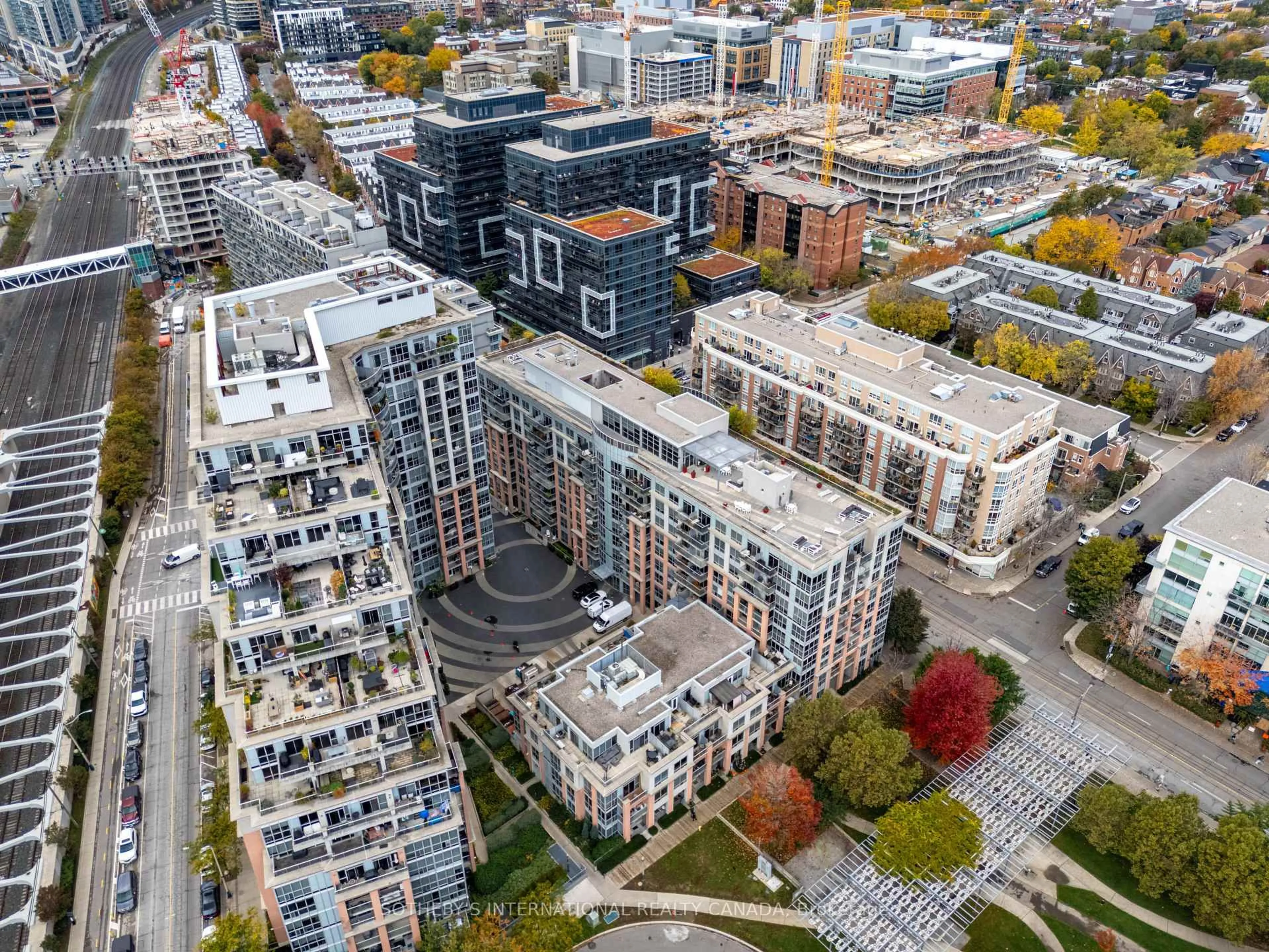 A pic from outside/outdoor area/front of a property/back of a property/a pic from drone, city buildings view from balcony for 1005 King St #810, Toronto Ontario M6K 3M8