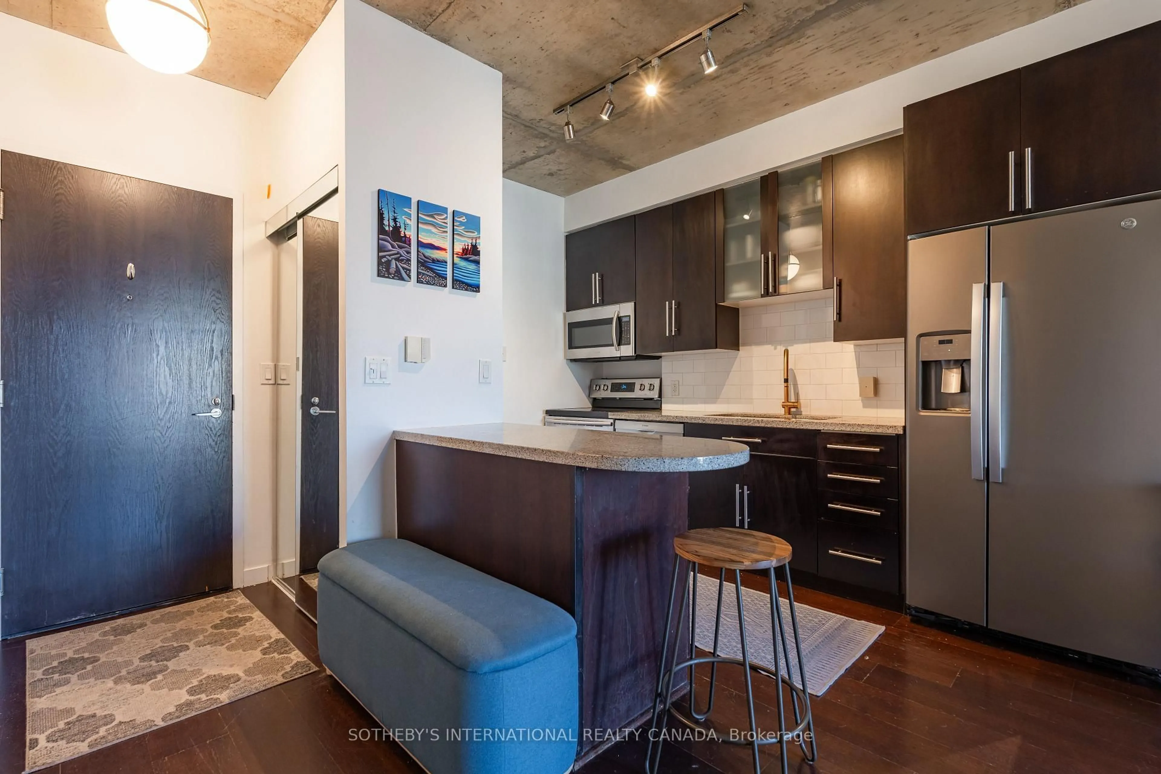 Open concept kitchen, unknown for 1005 King St #810, Toronto Ontario M6K 3M8