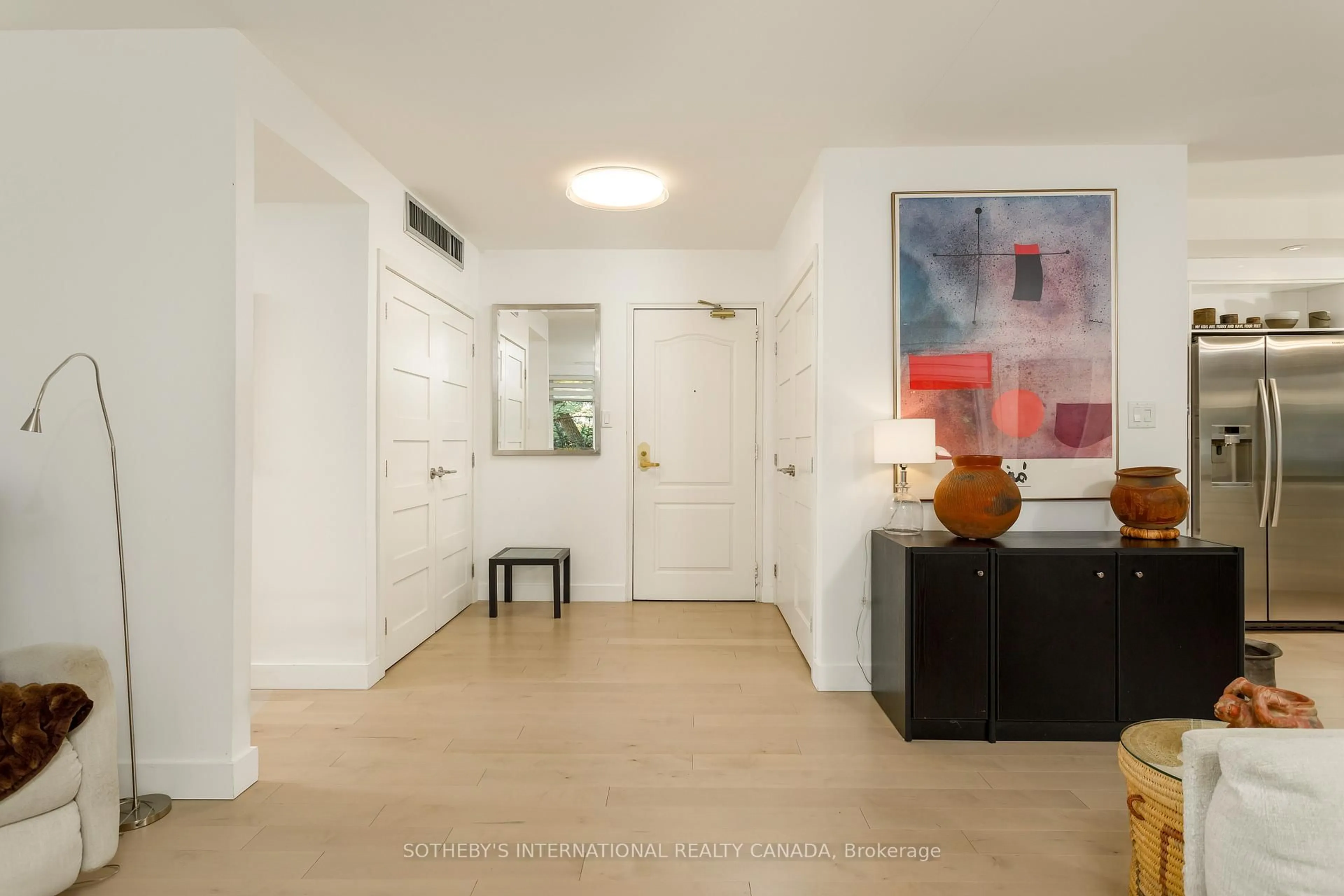 Indoor entryway for 21 Dale Ave #506, Toronto Ontario M4W 1K3