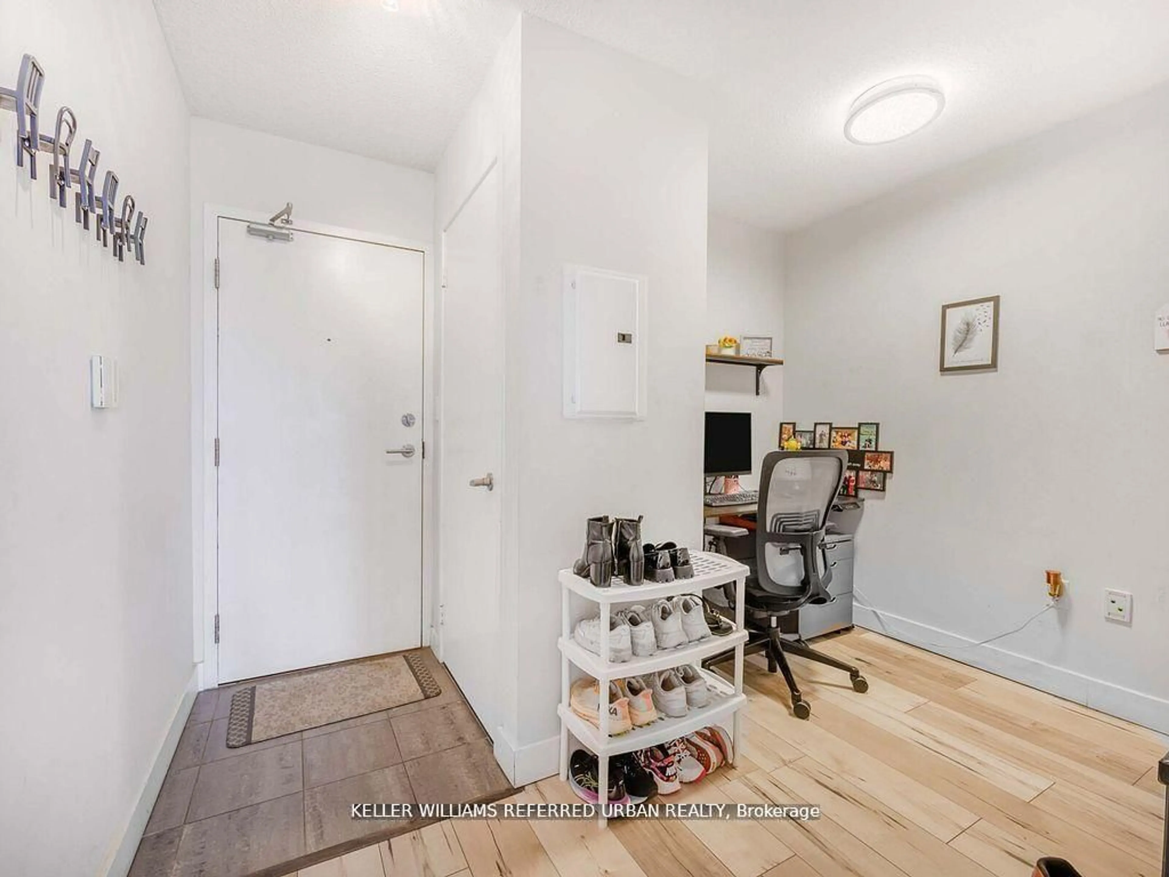 Indoor entryway for 11 Brunel Crt #4702, Toronto Ontario M5V 3Y3
