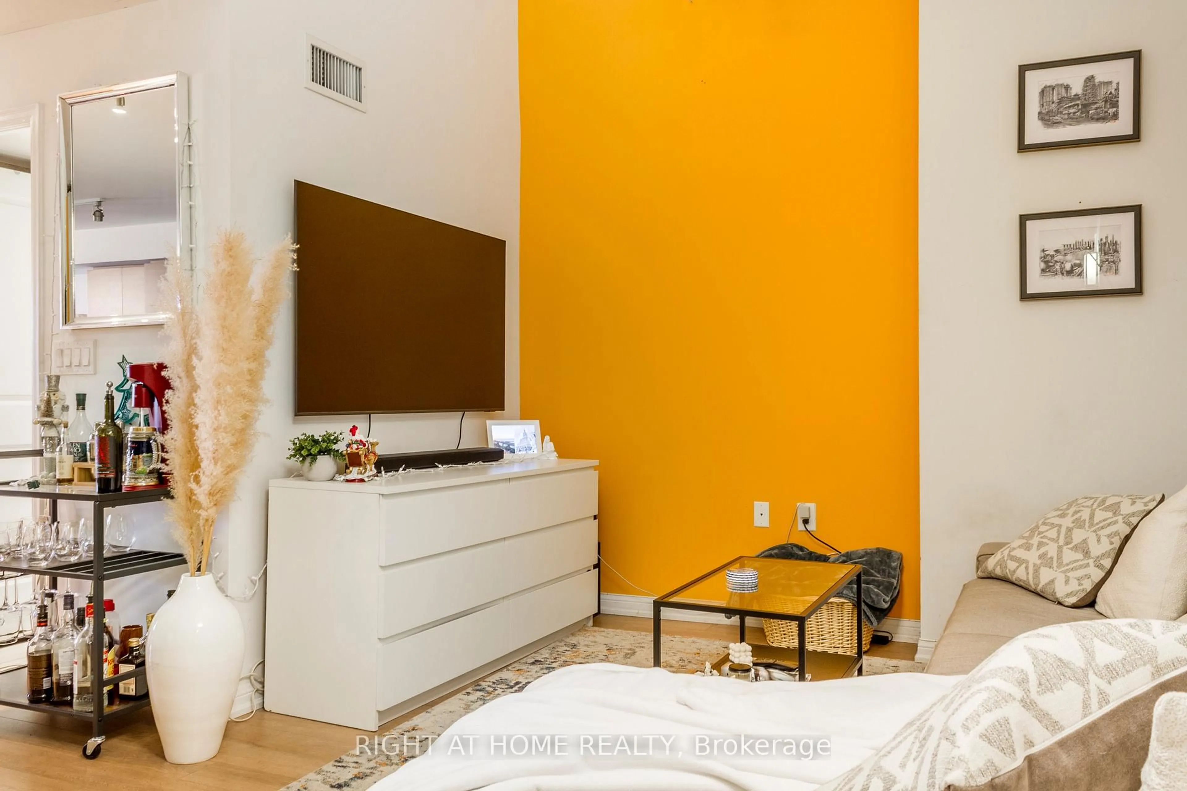 A pic of a room for 125 Western Battery Rd #214, Toronto Ontario M6K 3R8