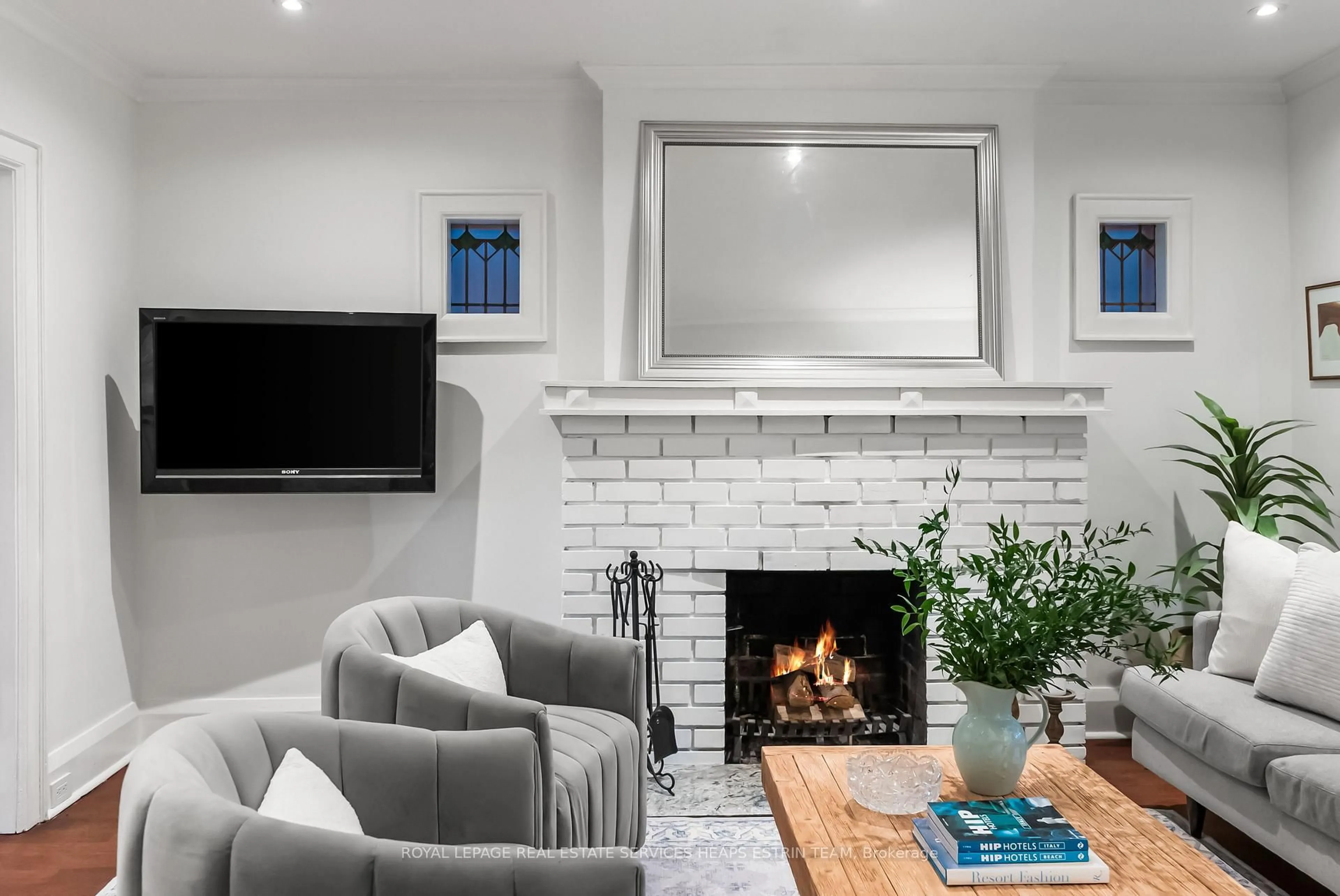 Living room with furniture, unknown for 48 Manor Rd, Toronto Ontario M5P 1E7