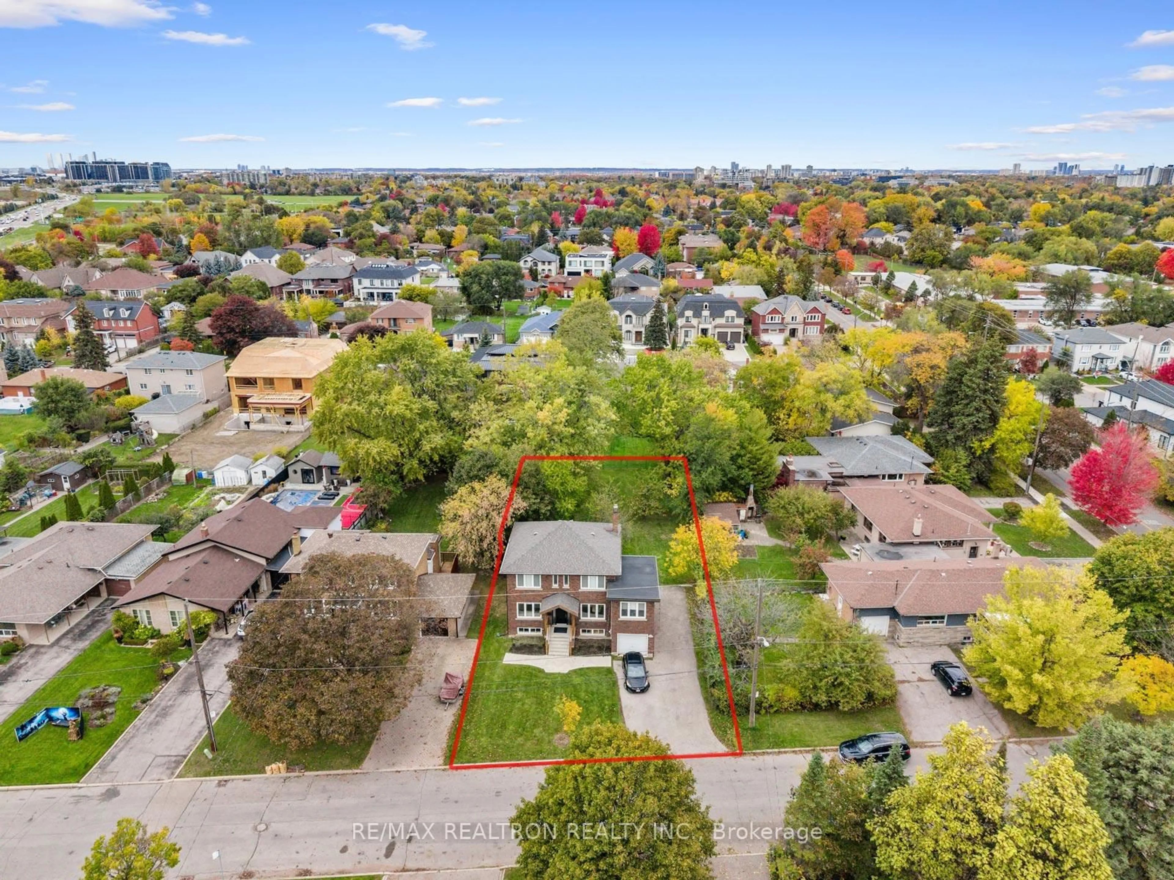 A pic from outside/outdoor area/front of a property/back of a property/a pic from drone, street for 4 Model Ave, Toronto Ontario M3H 1W1