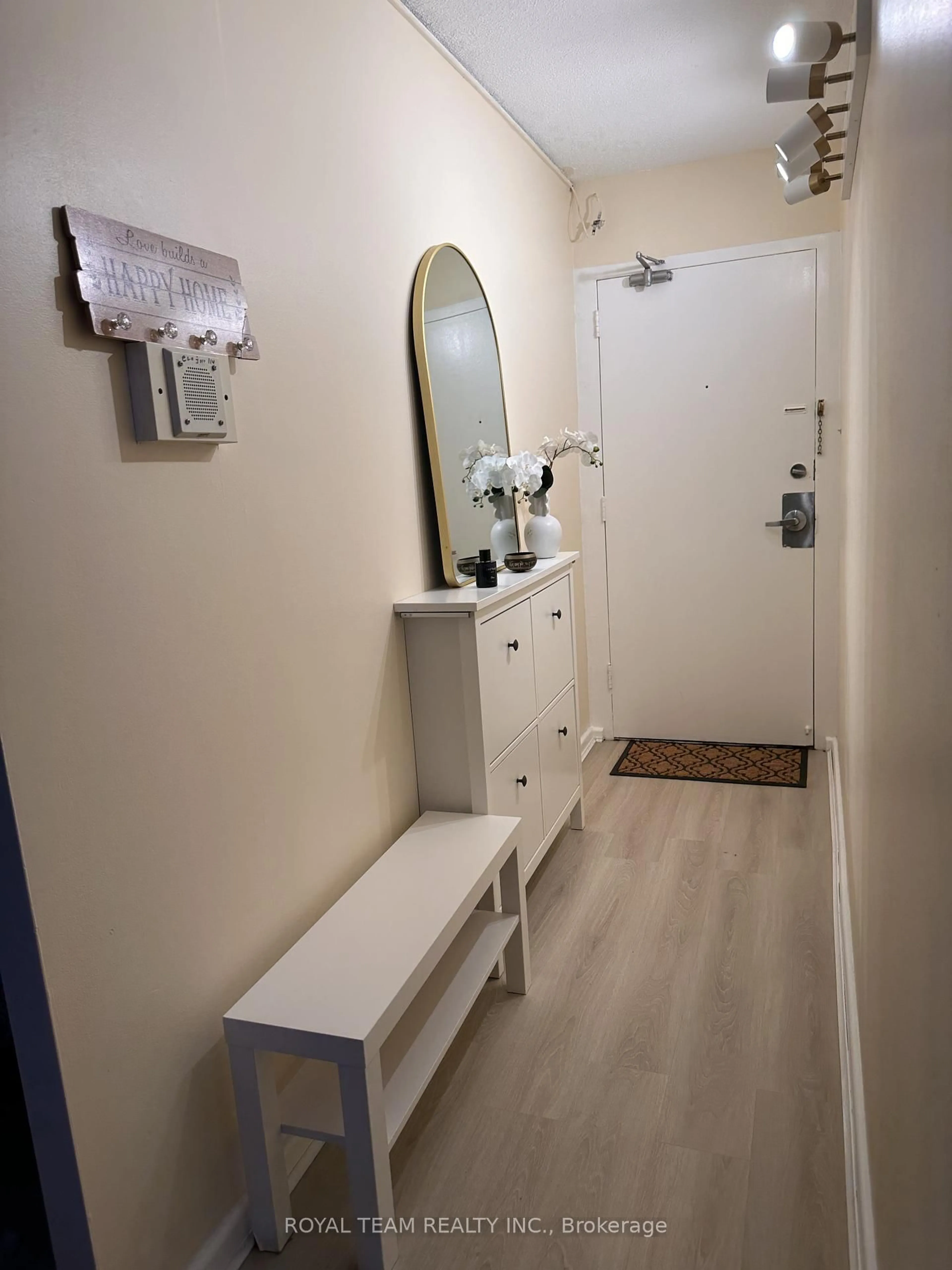 Indoor entryway for 735 Don Mills Rd #201, Toronto Ontario M3C 1S9