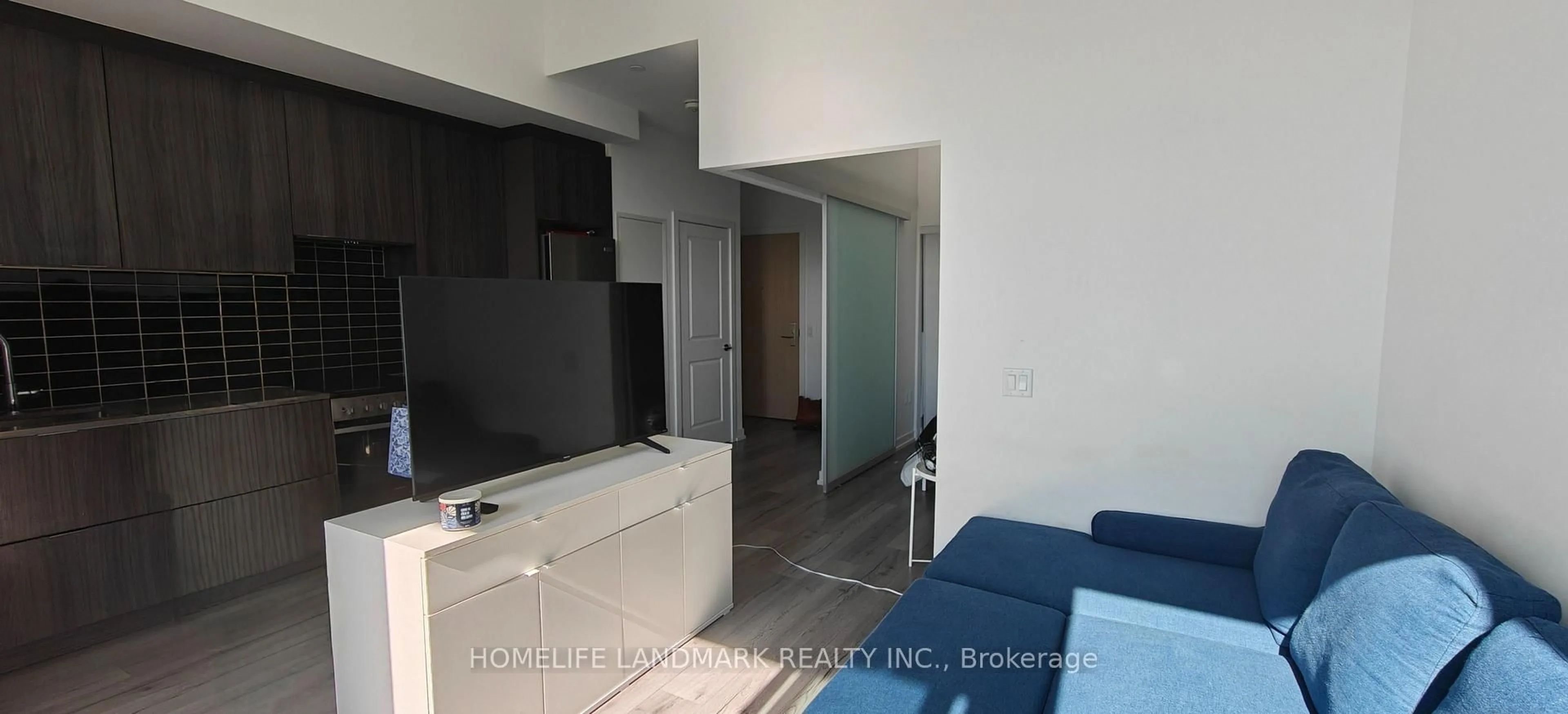 A pic of a room for 395 Bloor St #5401, Toronto Ontario M4W 0B4