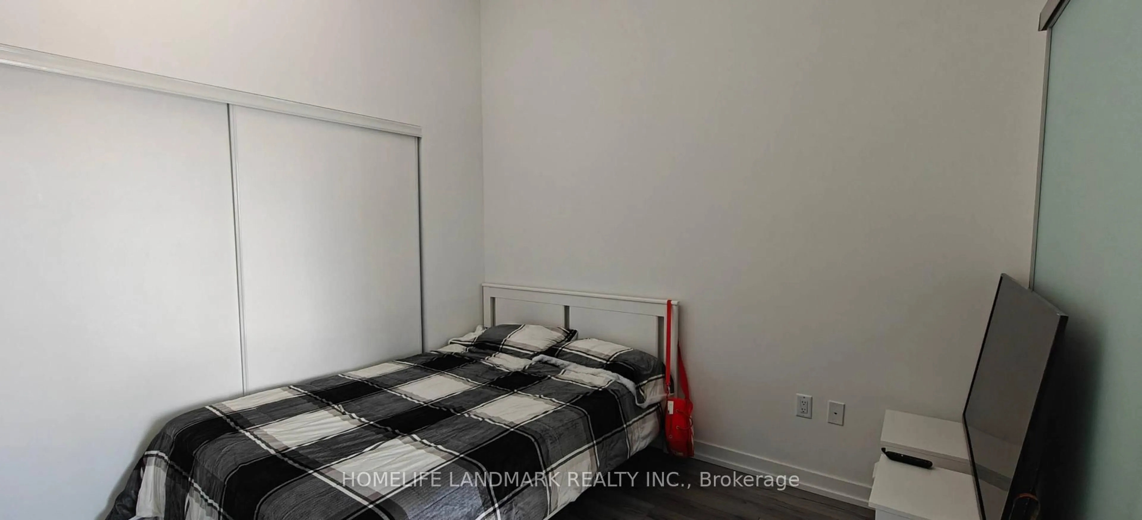 A pic of a room for 395 Bloor St #5401, Toronto Ontario M4W 0B4