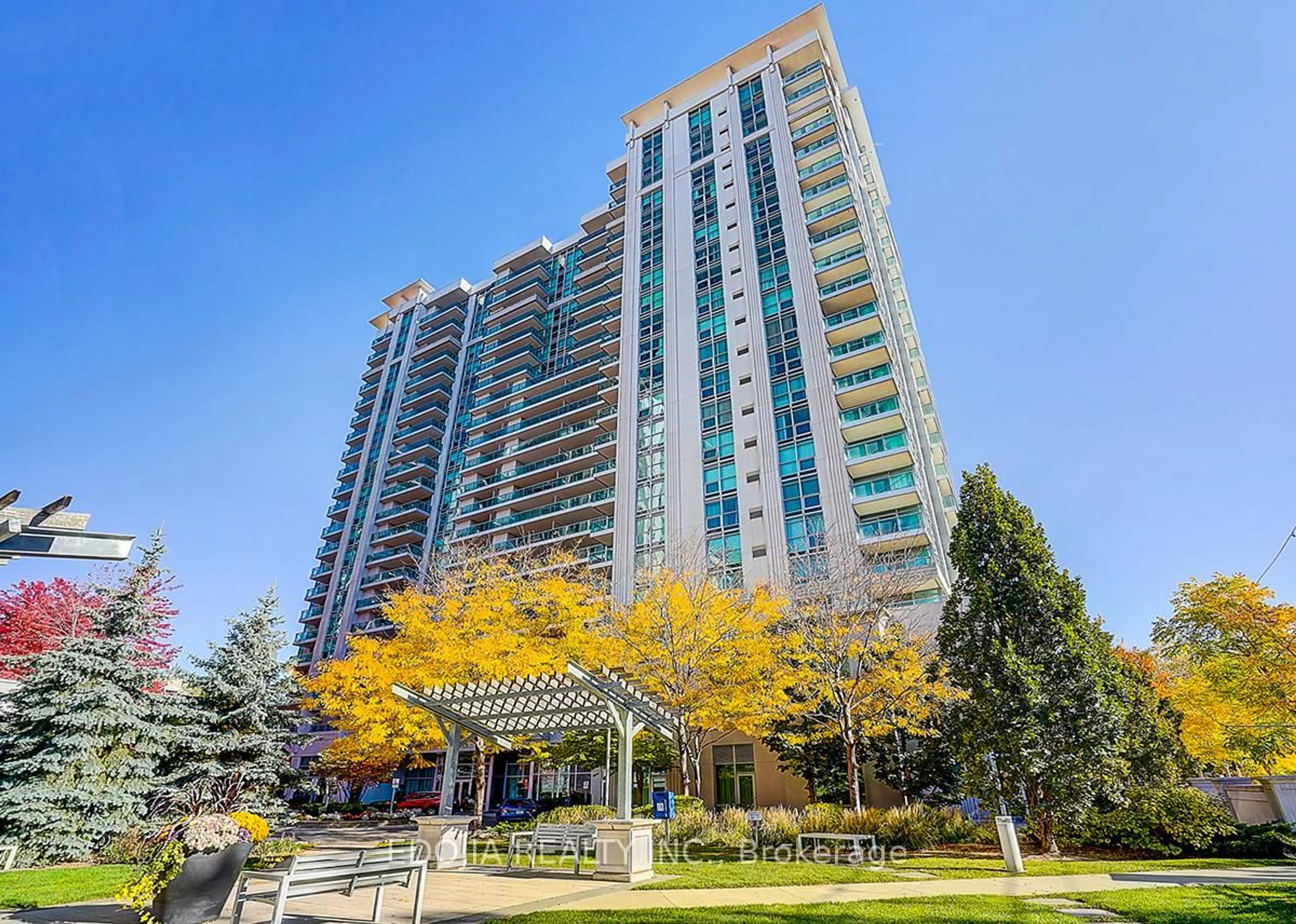Indoor foyer for 17 Anndale Dr #1617, Toronto Ontario M2N 2W7