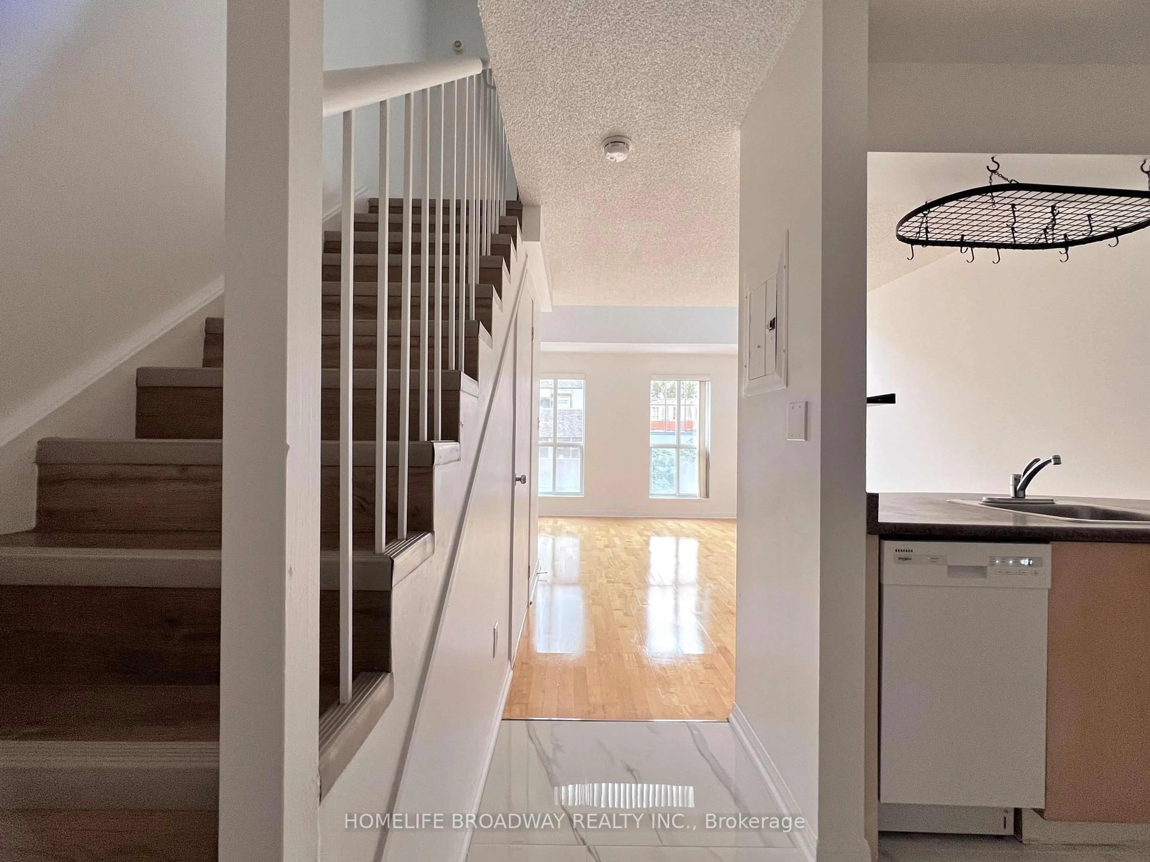 Indoor entryway for 119 Merton St #406, Toronto Ontario M4S 3G5