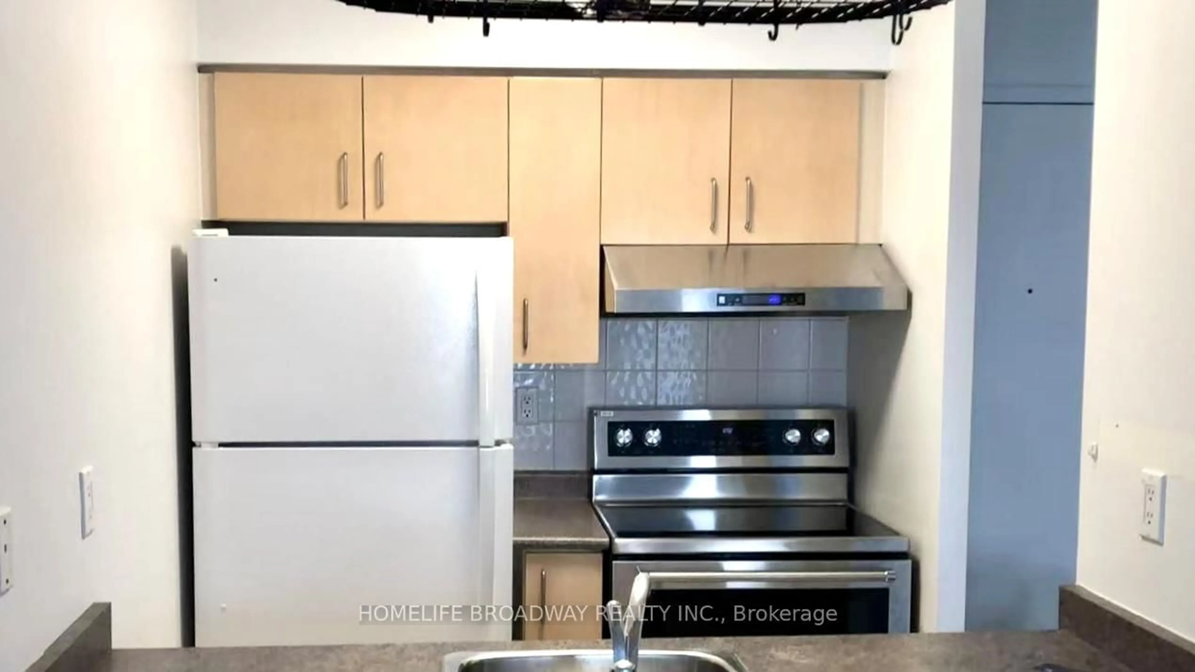 Standard kitchen, unknown for 119 Merton St #406, Toronto Ontario M4S 3G5