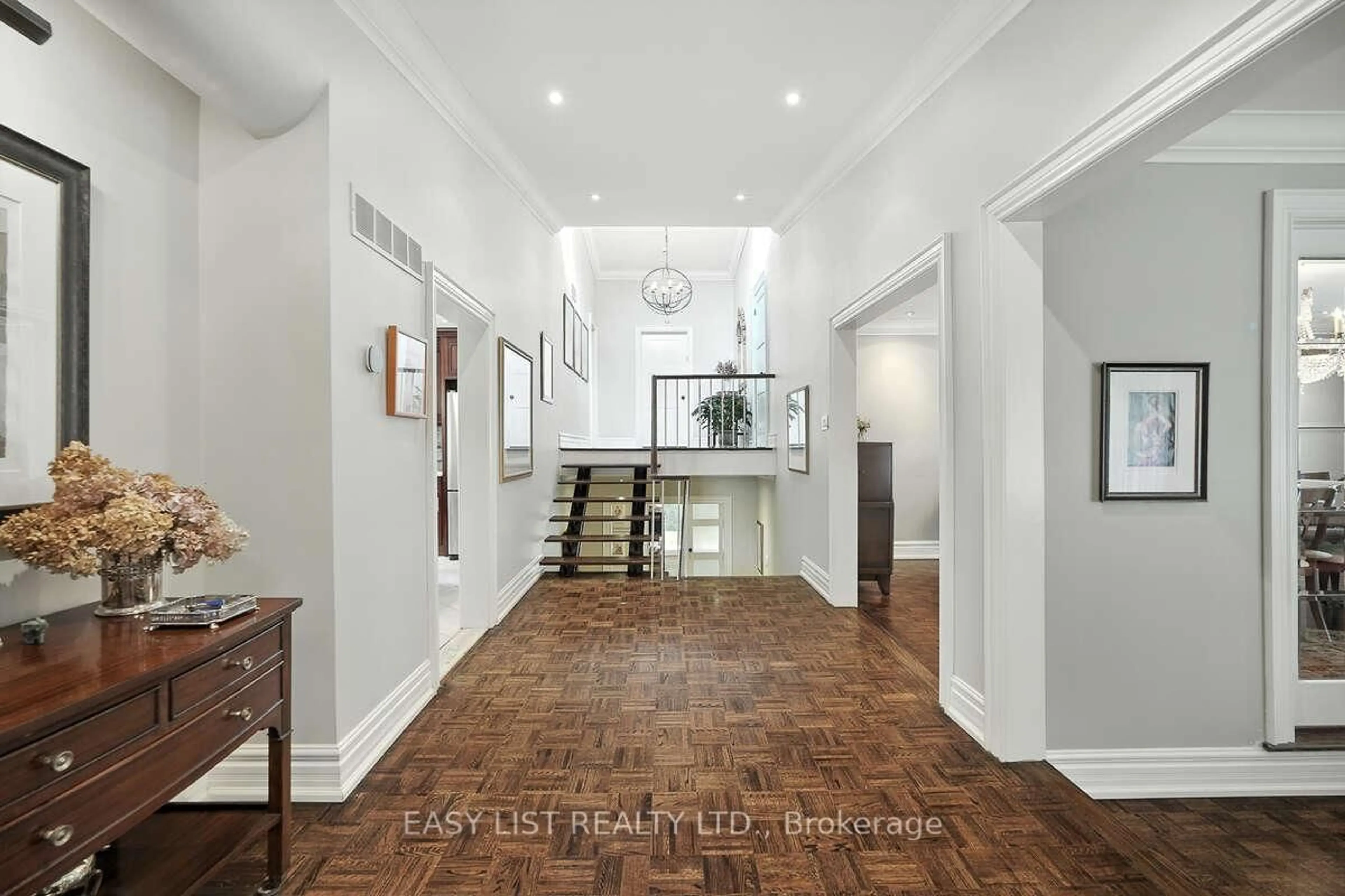 Indoor foyer for 17 Denmark Cres, Toronto Ontario M2R 1J3