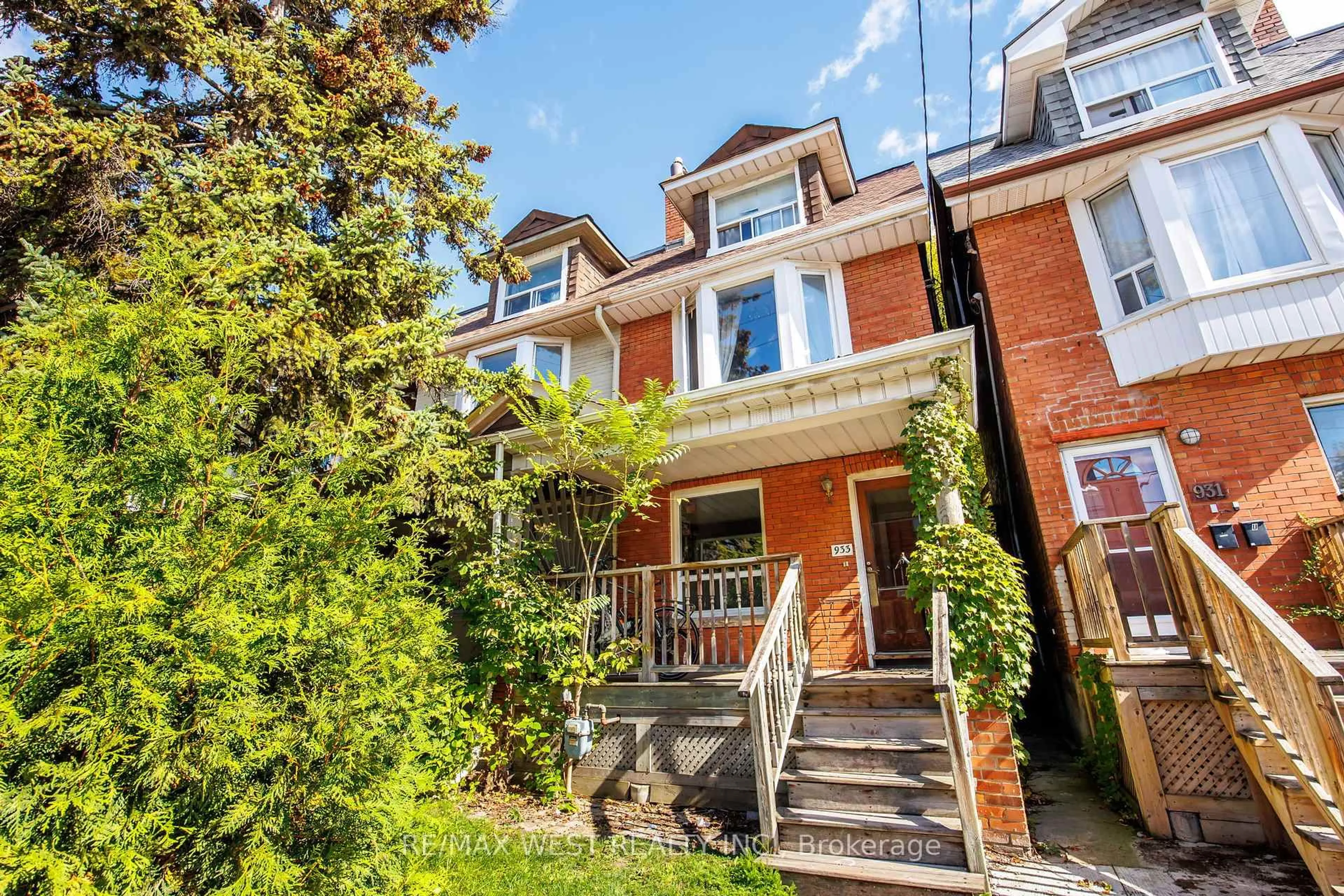 Home with brick exterior material, street for 935 Bathurst St, Toronto Ontario M5R 3G4