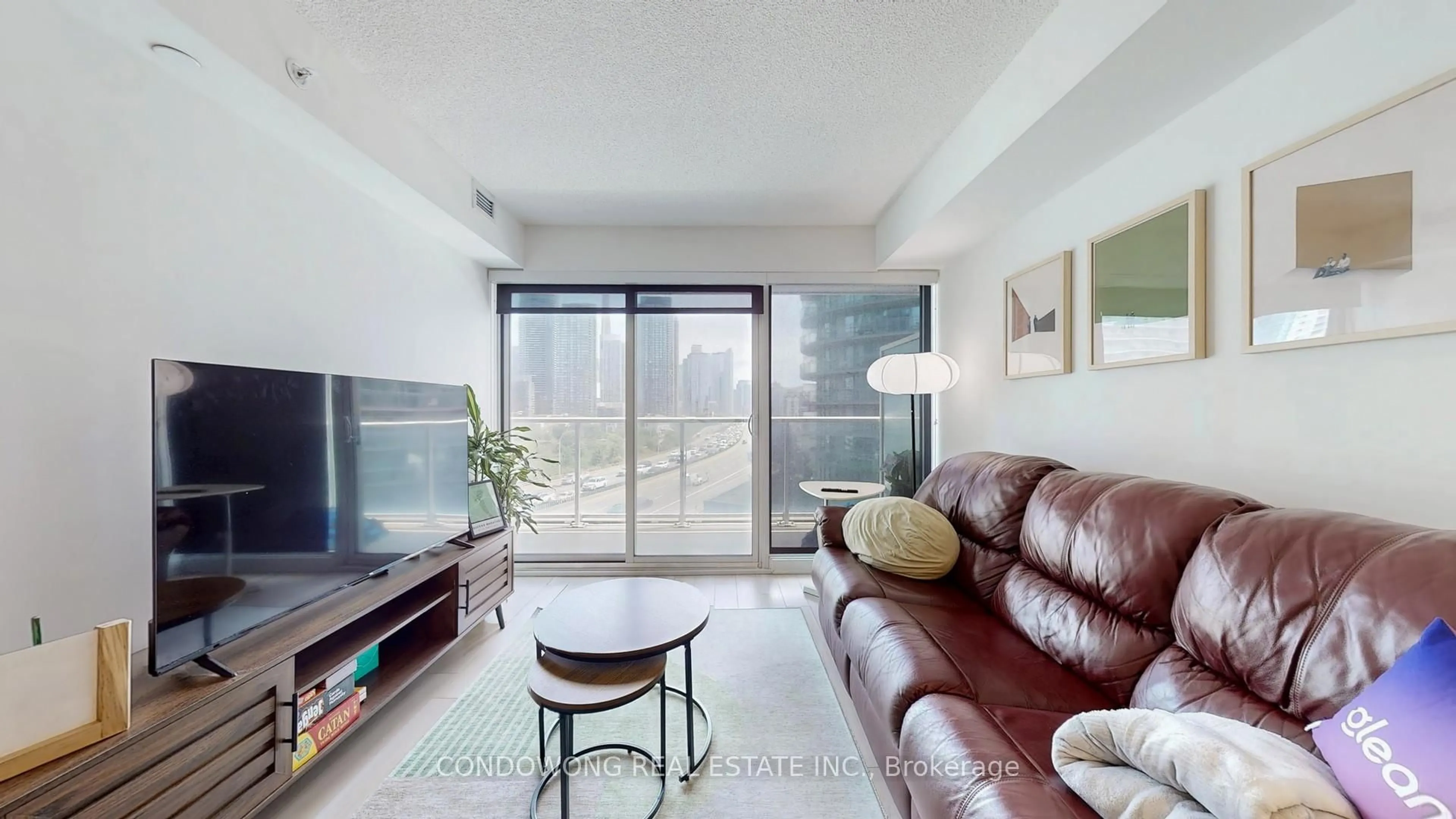 Living room with furniture, unknown for 17 Bathurst St #911, Toronto Ontario M5V 0N1