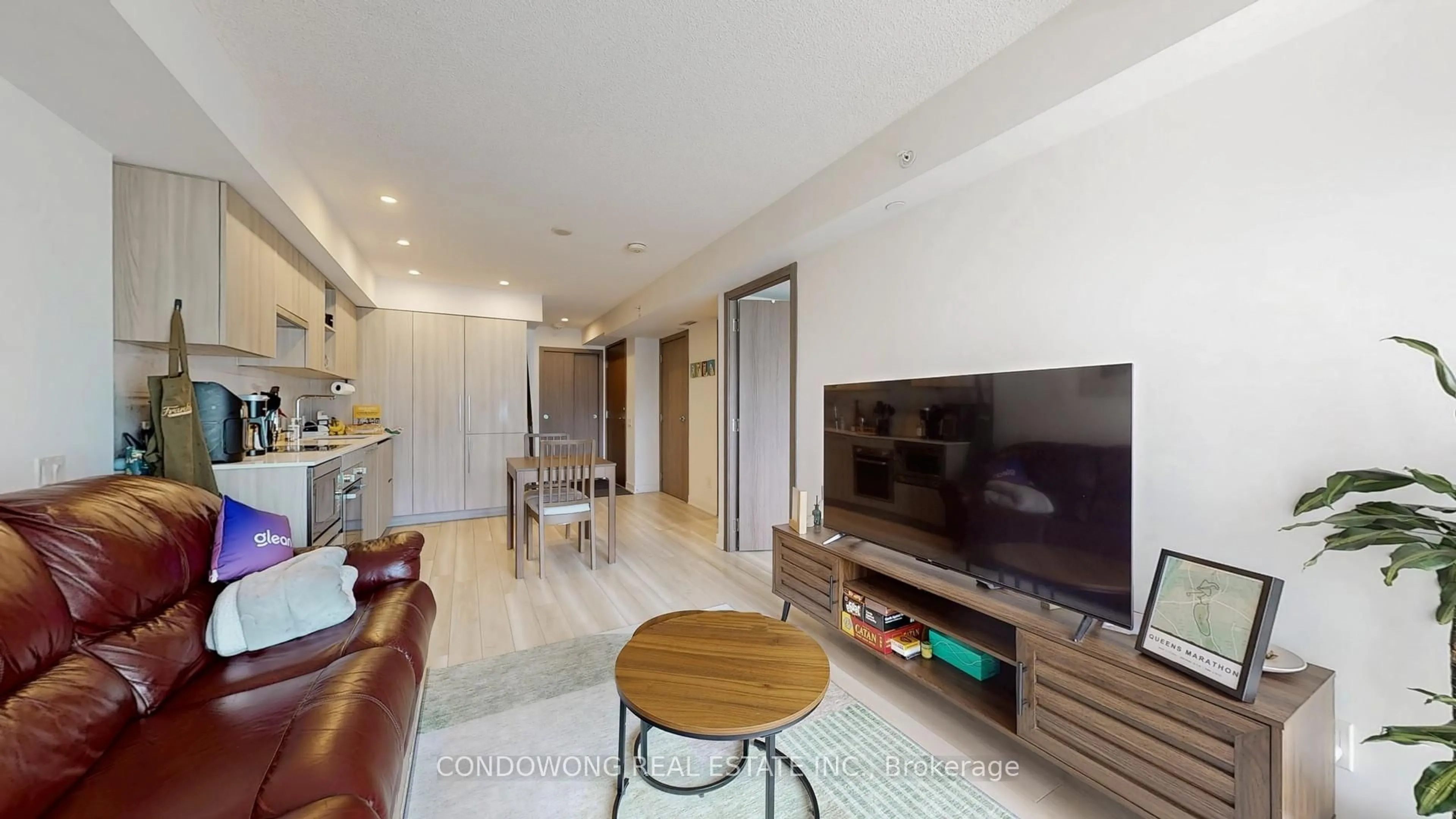 Living room with furniture, unknown for 17 Bathurst St #911, Toronto Ontario M5V 0N1