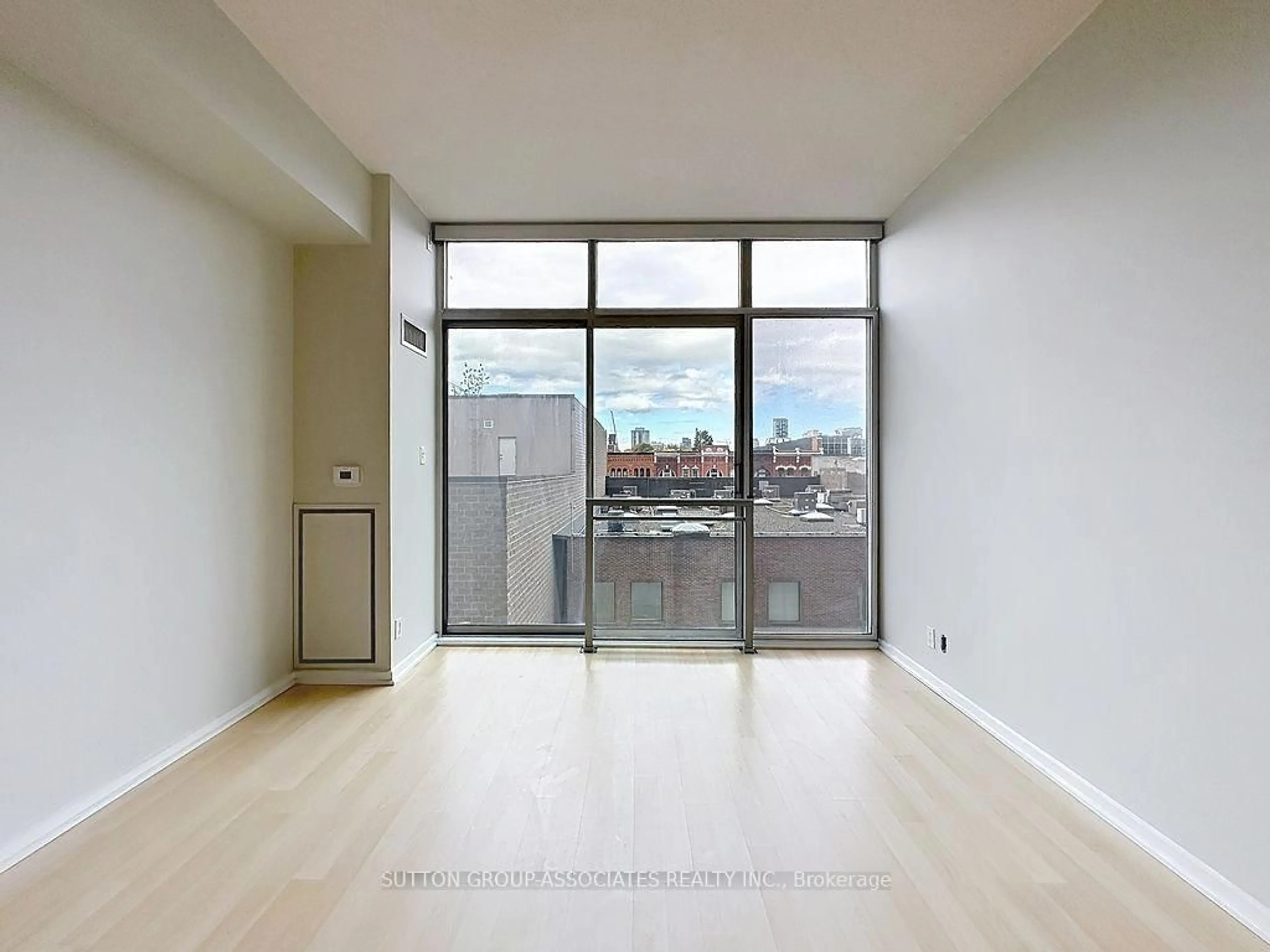 A pic of a room for 388 Richmond St #419, Toronto Ontario M5V 3P1