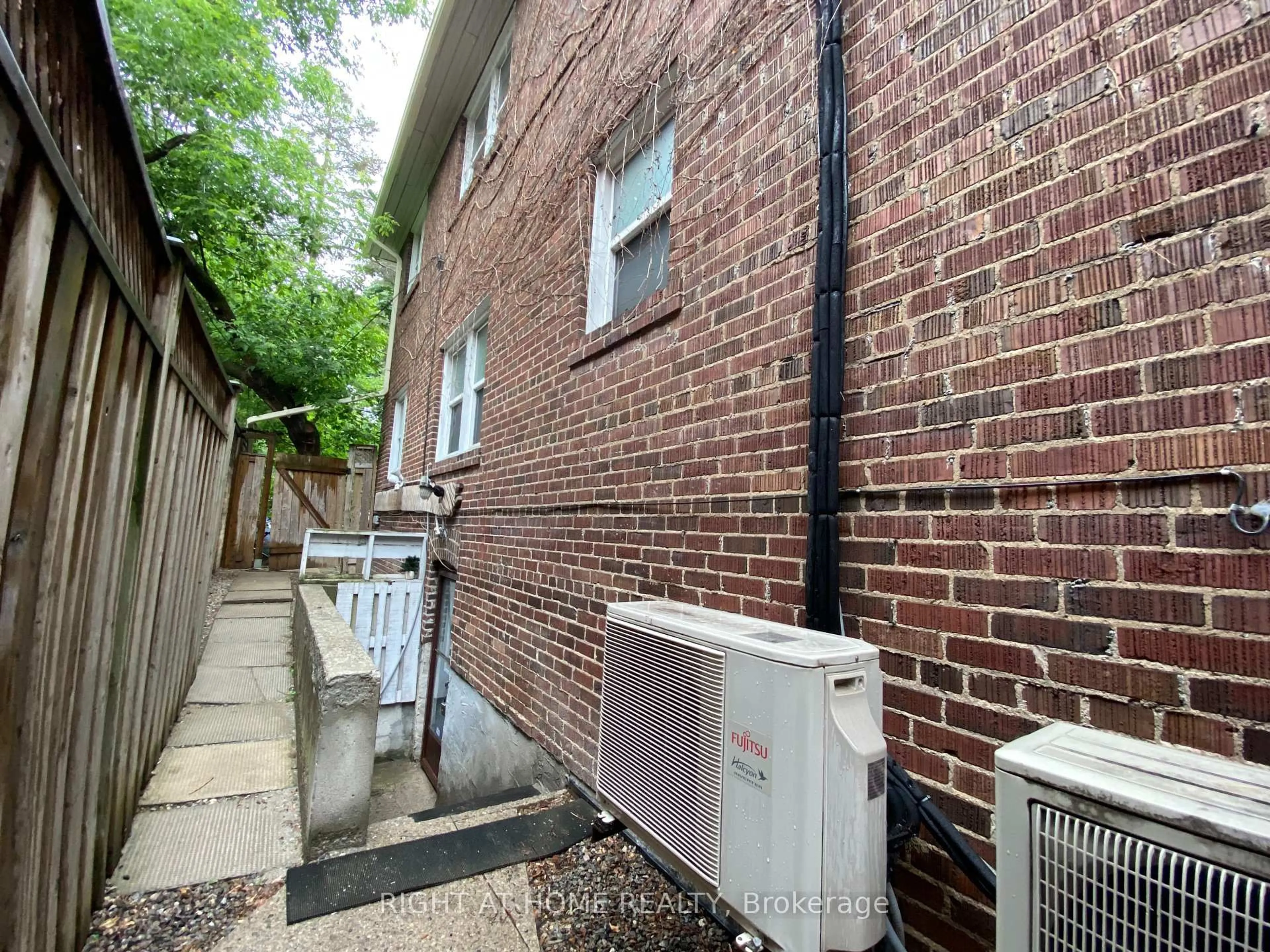 Unknown for 1196 Avenue Rd, Toronto Ontario M5N 2G1