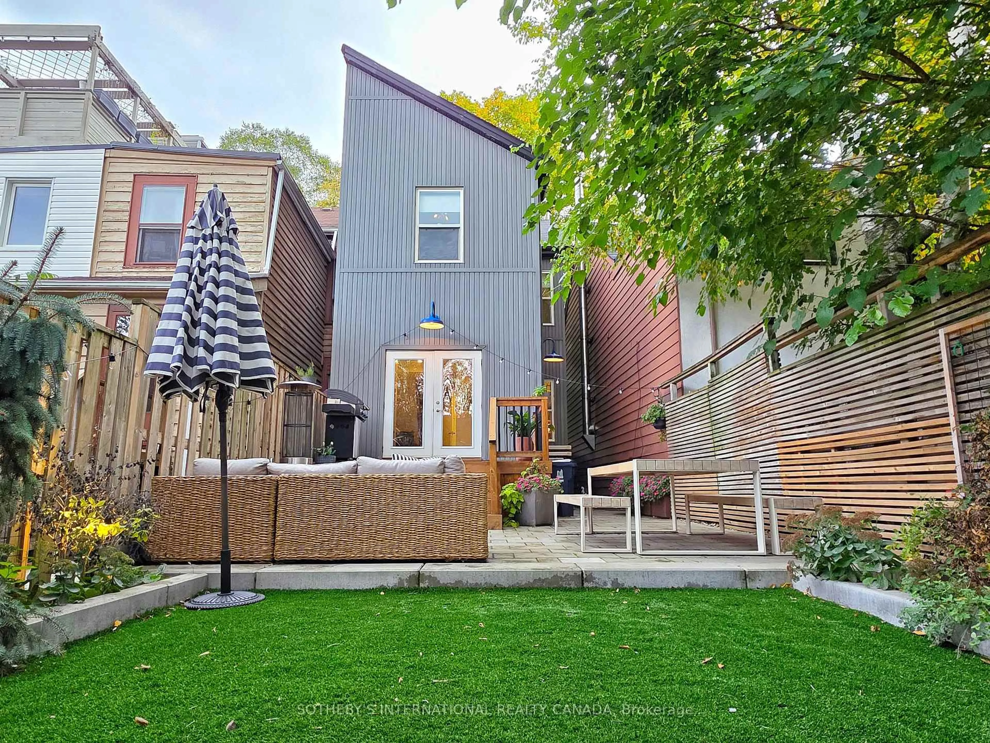 Unknown for 106 Sumach St, Toronto Ontario M5A 3J9