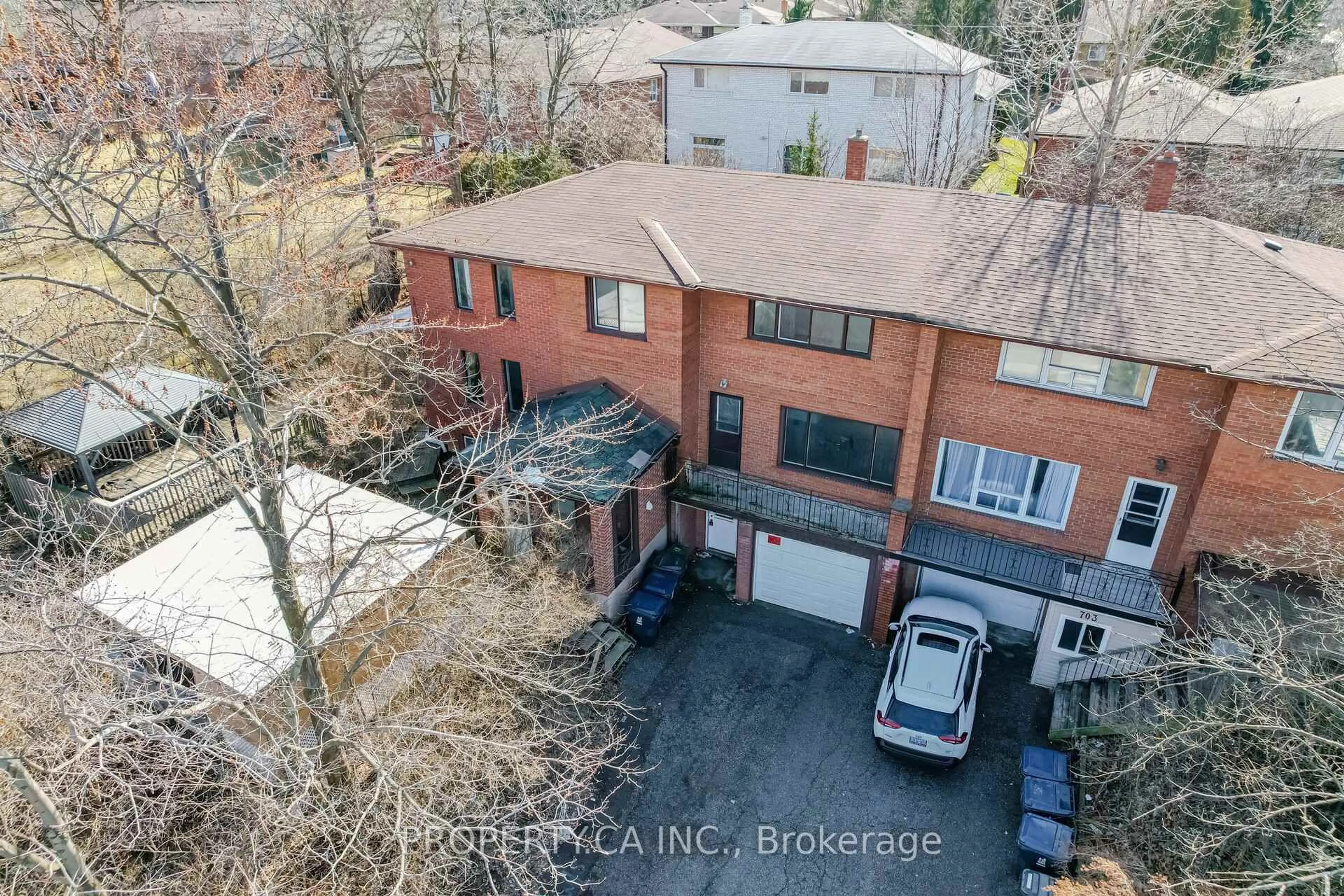 A pic from outside/outdoor area/front of a property/back of a property/a pic from drone, street for 701 Finch Ave, Toronto Ontario M3H 4X4