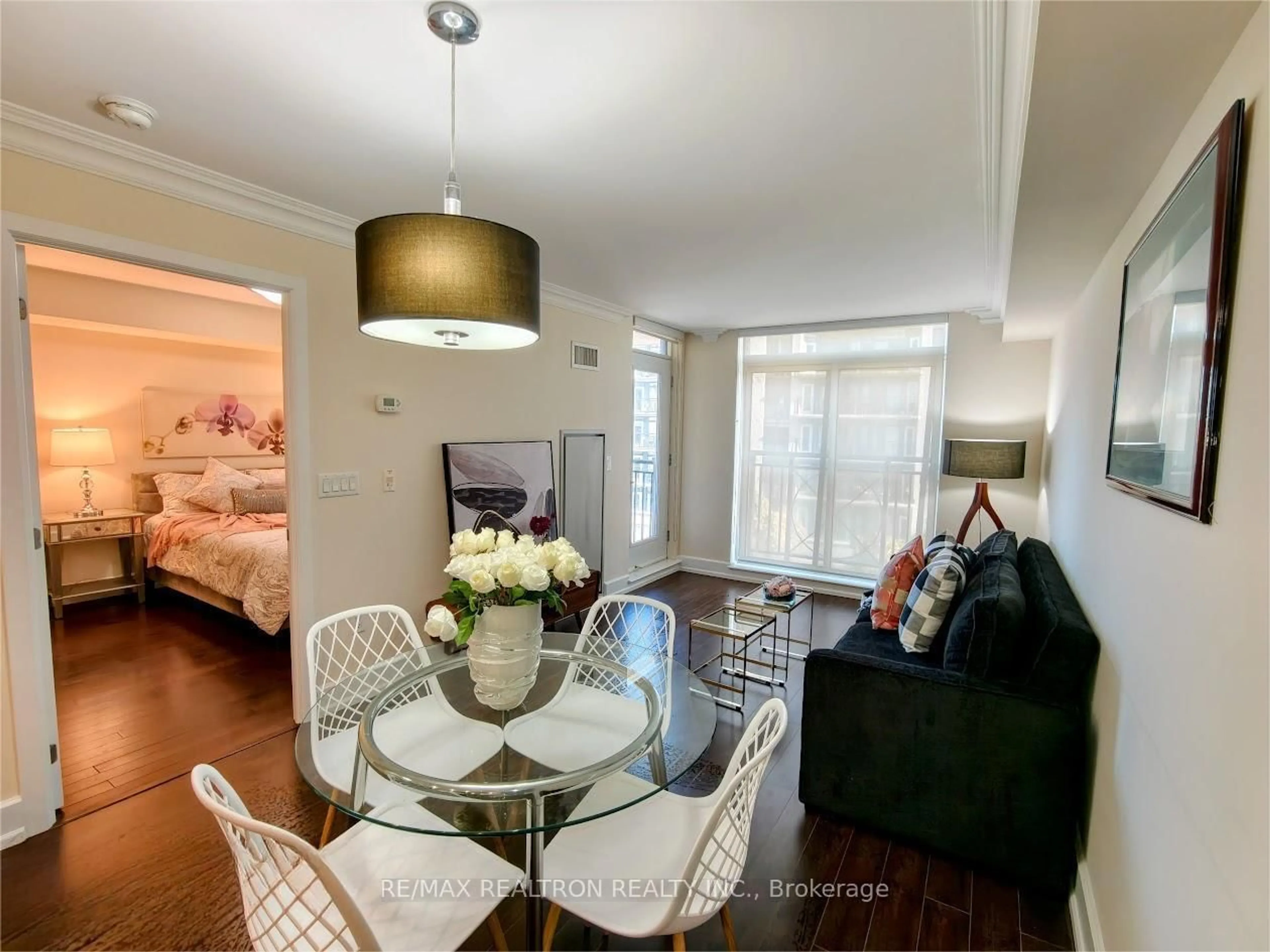 Living room with furniture, wood/laminate floor for 650 Sheppard Ave #412, Toronto Ontario M2K 3E4