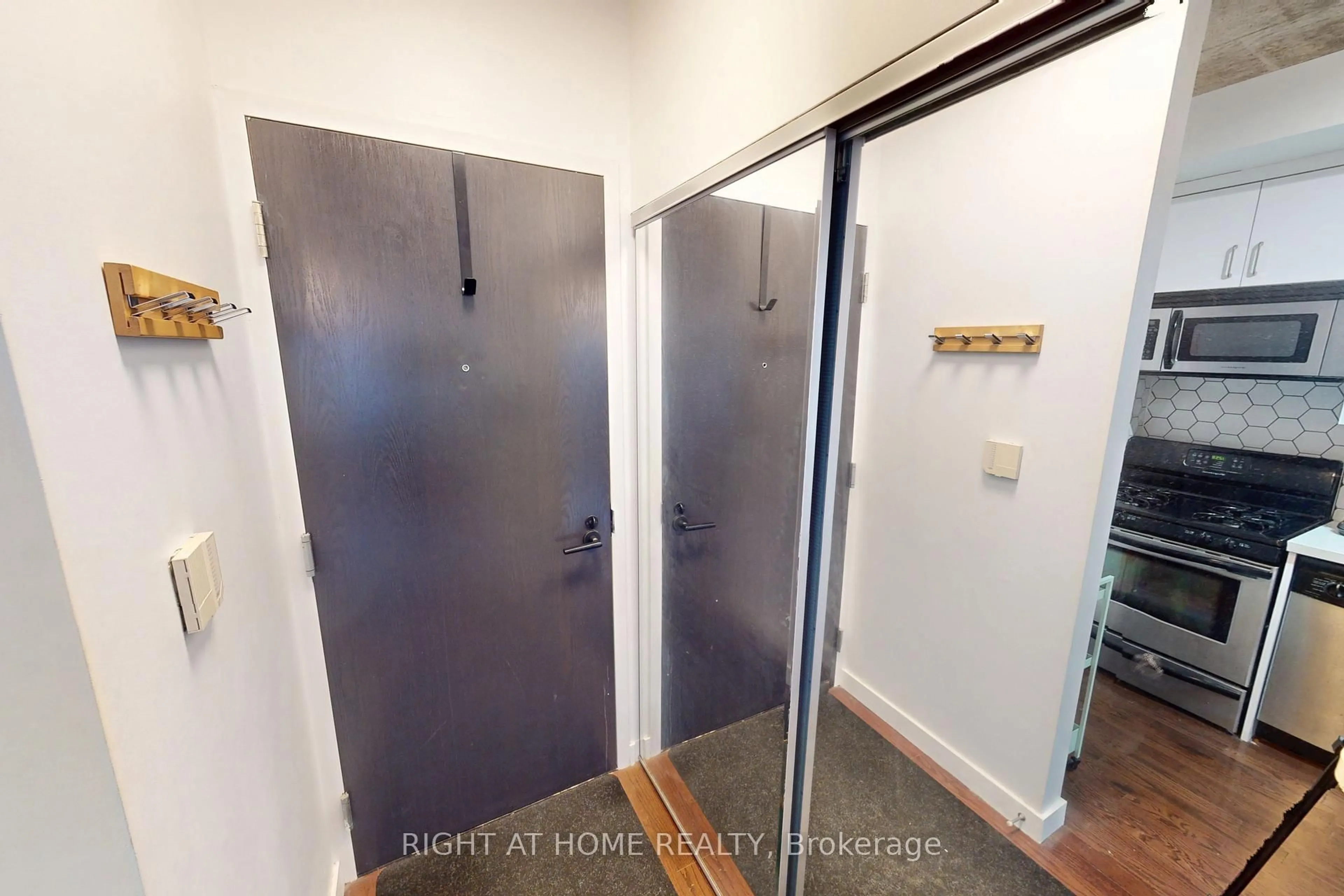 Unknown for 1 Shaw St #403, Toronto Ontario M6K 0A1