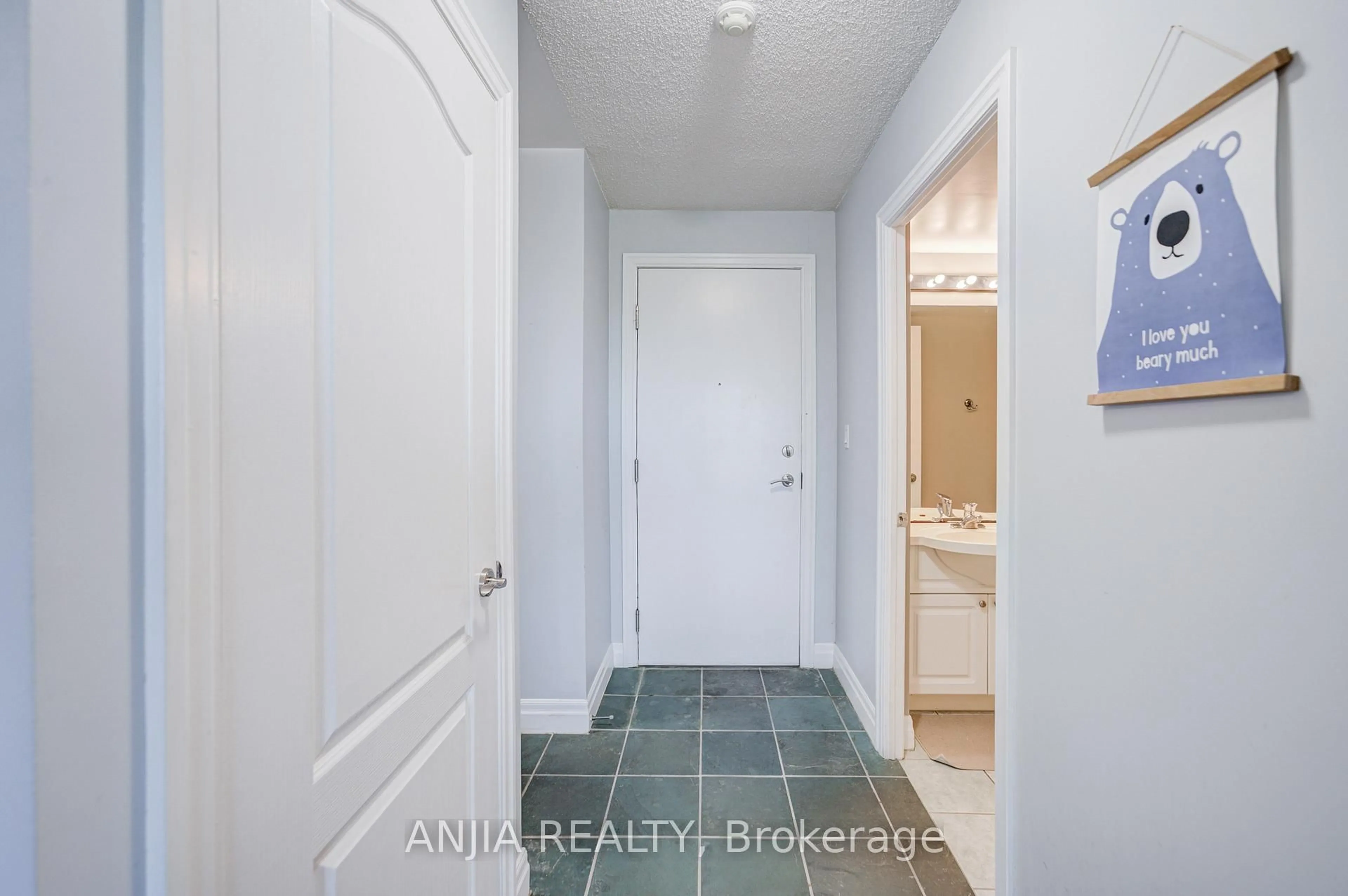 Indoor entryway for 188 Doris Ave #808, Toronto Ontario M2N 6Z5