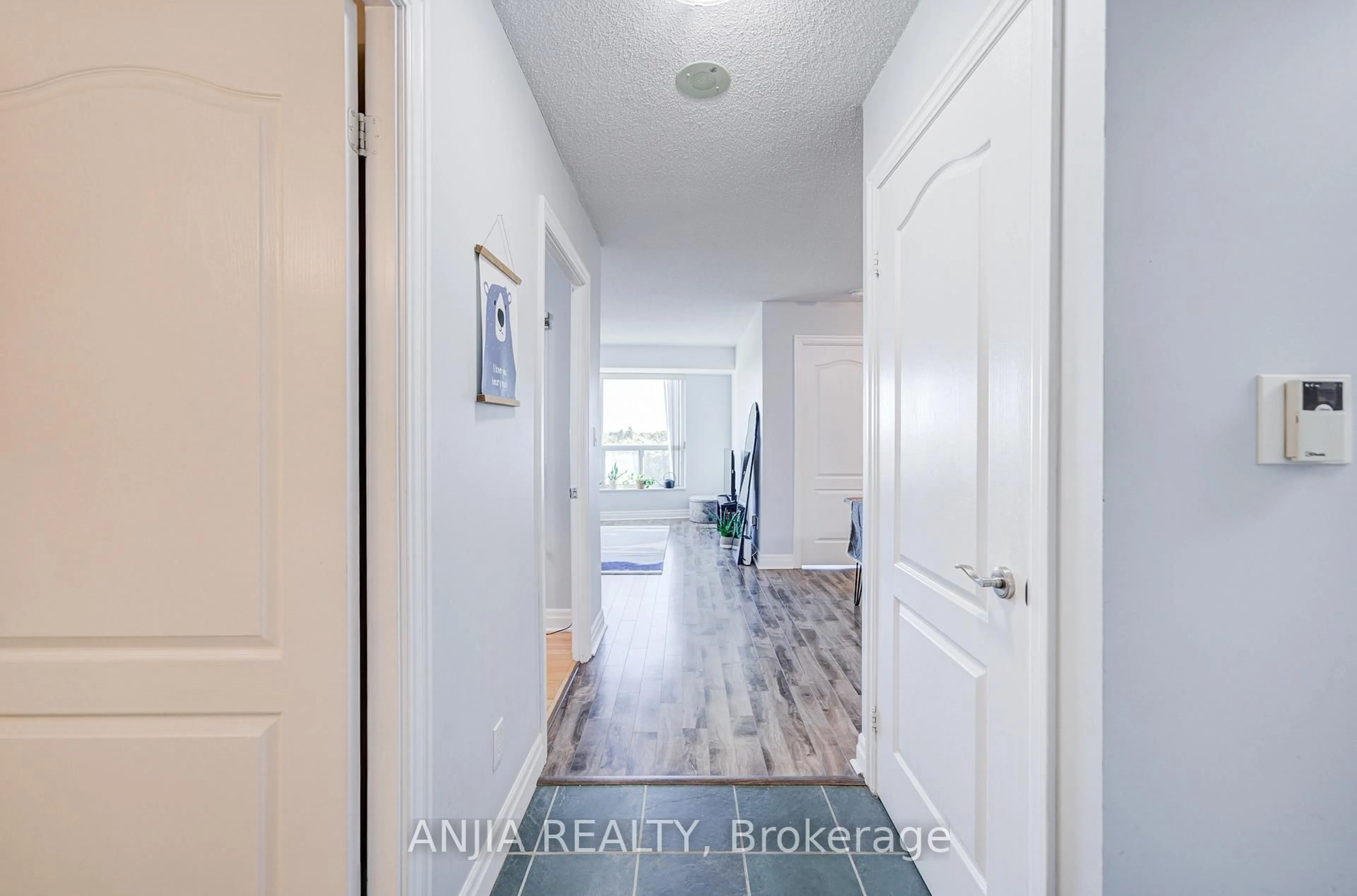 Indoor entryway for 188 Doris Ave #808, Toronto Ontario M2N 6Z5