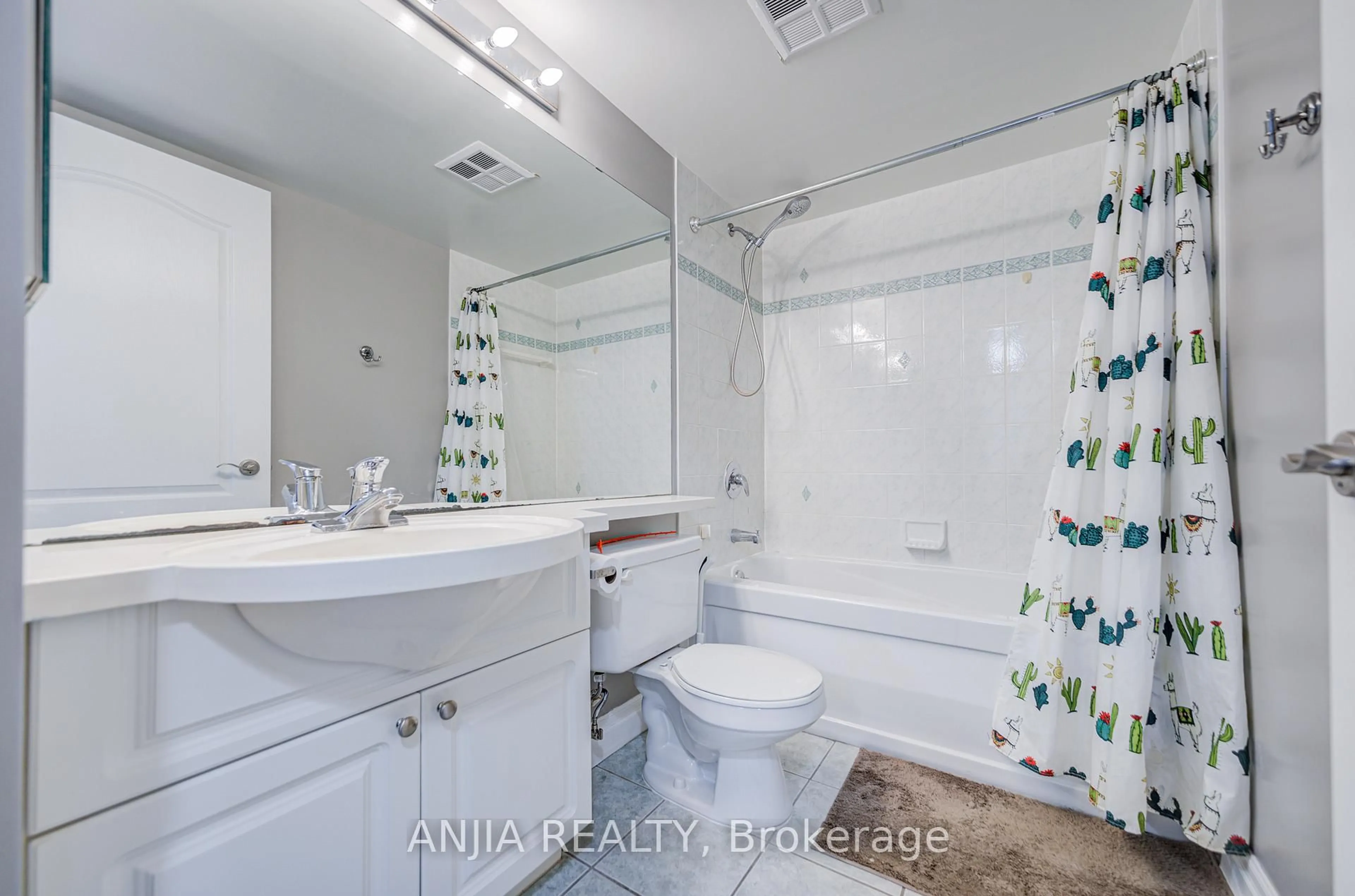 Standard bathroom, ceramic/tile floor for 188 Doris Ave #808, Toronto Ontario M2N 6Z5
