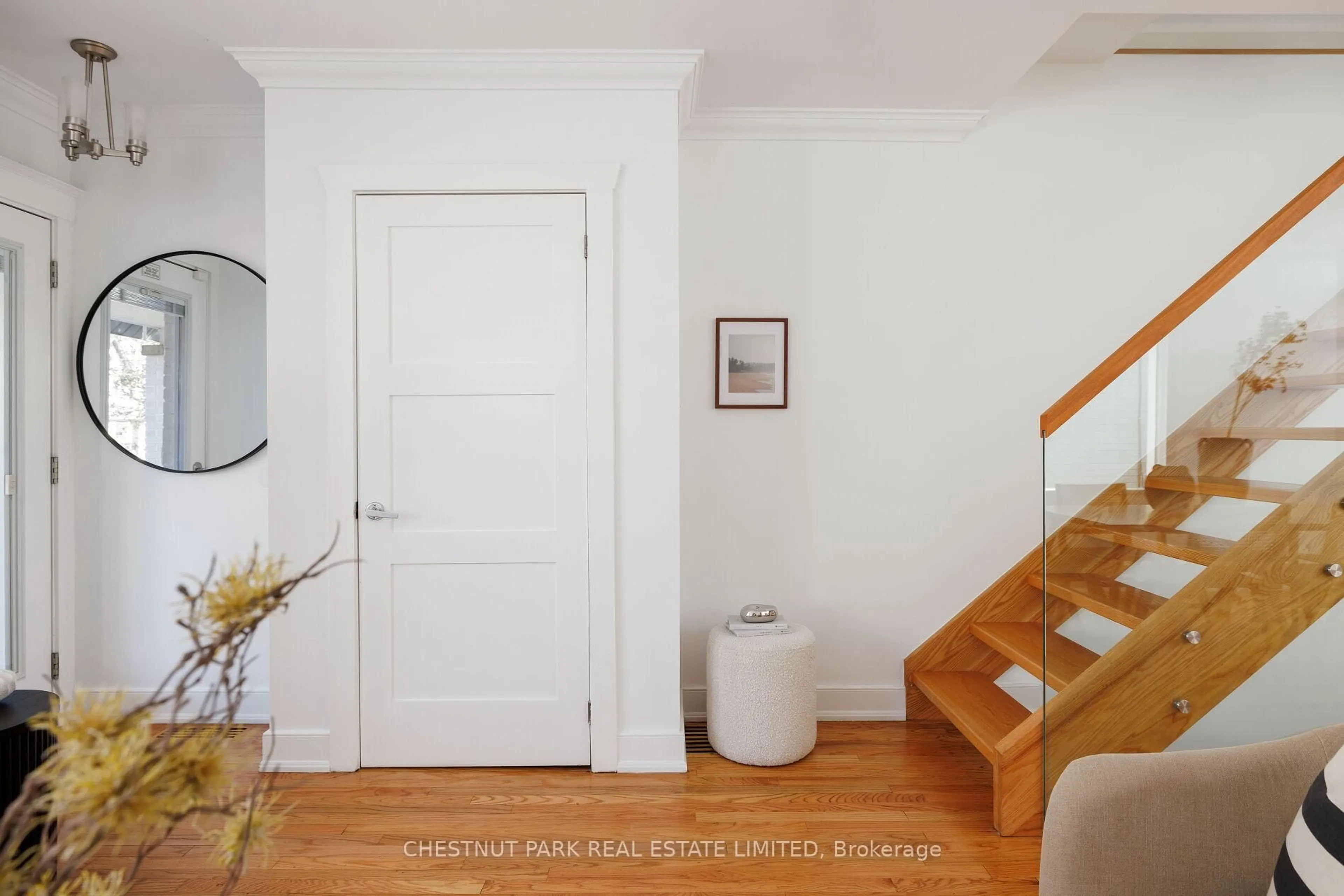 Indoor entryway for 511 Merton St, Toronto Ontario M4S 1B4