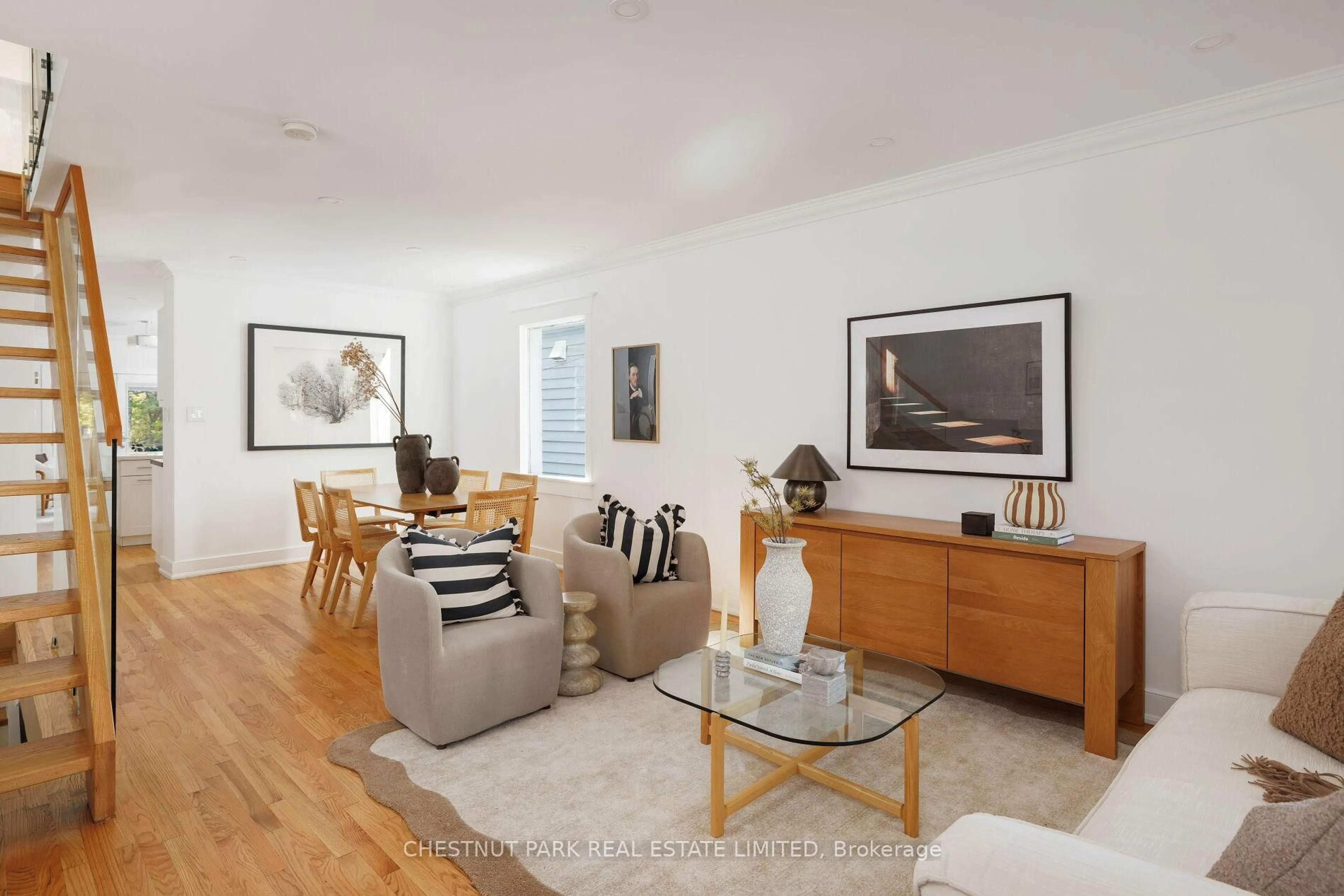Living room with furniture, wood/laminate floor for 511 Merton St, Toronto Ontario M4S 1B4